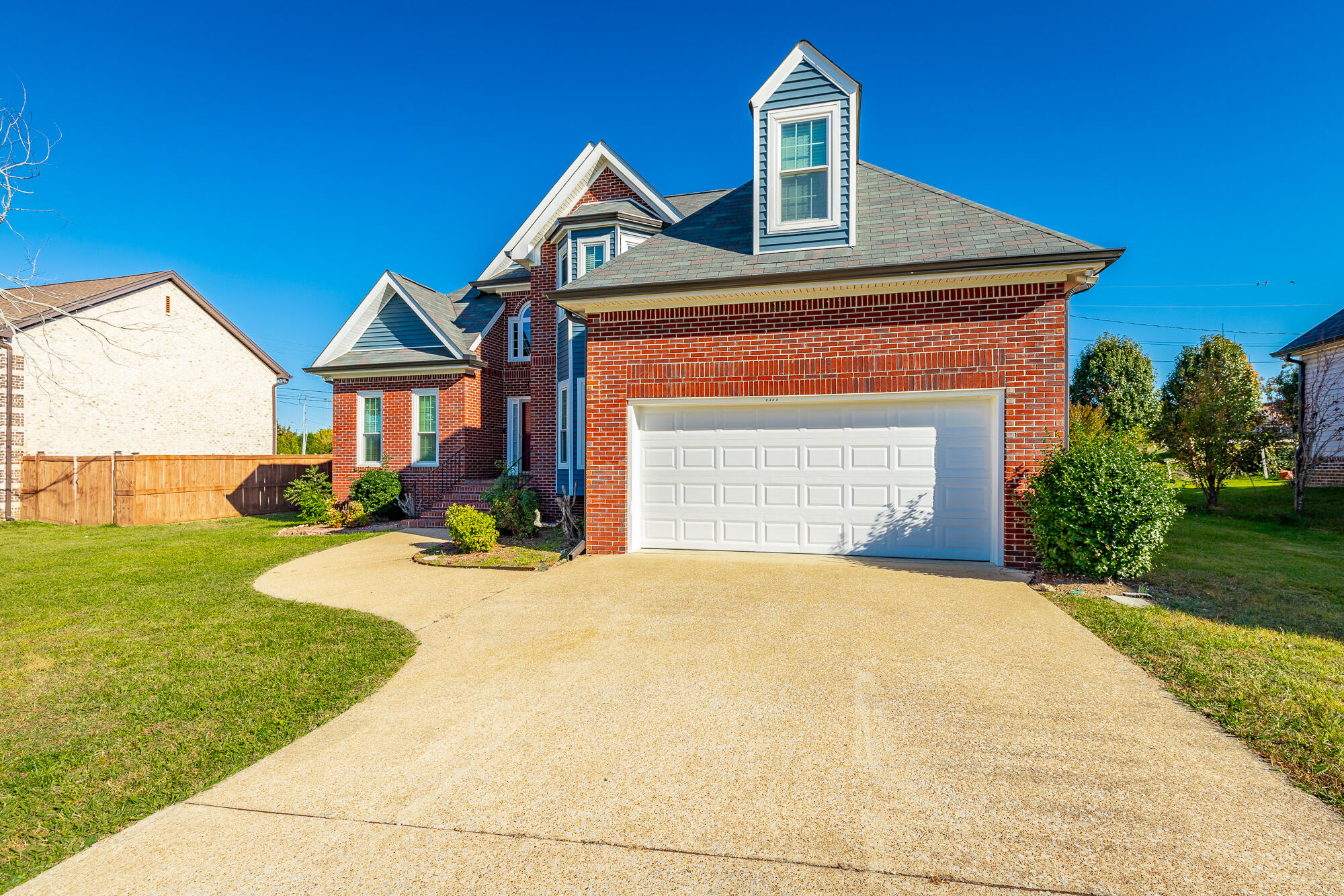 2325 Guinevere Parkway