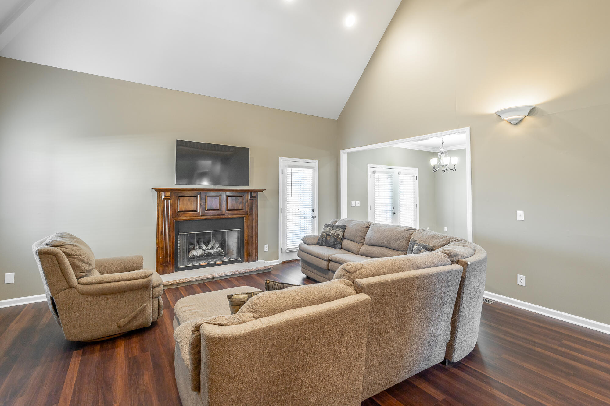 2325 Guinevere Parkway