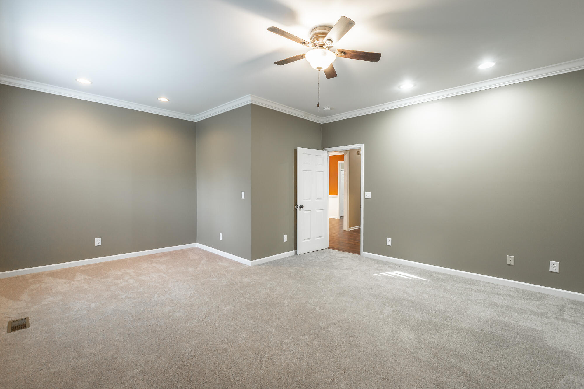 2325 Guinevere Parkway