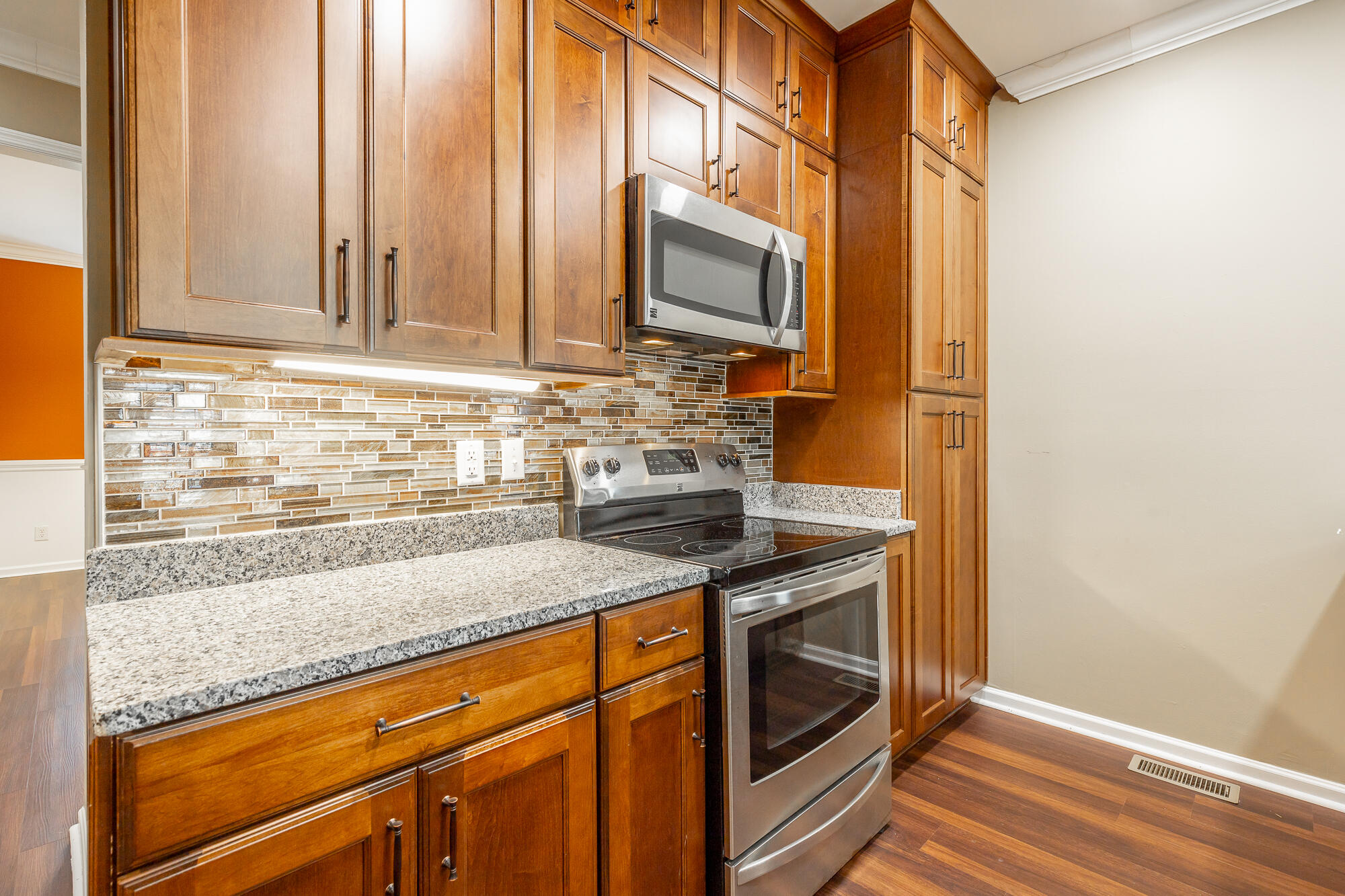 2325 Guinevere Parkway