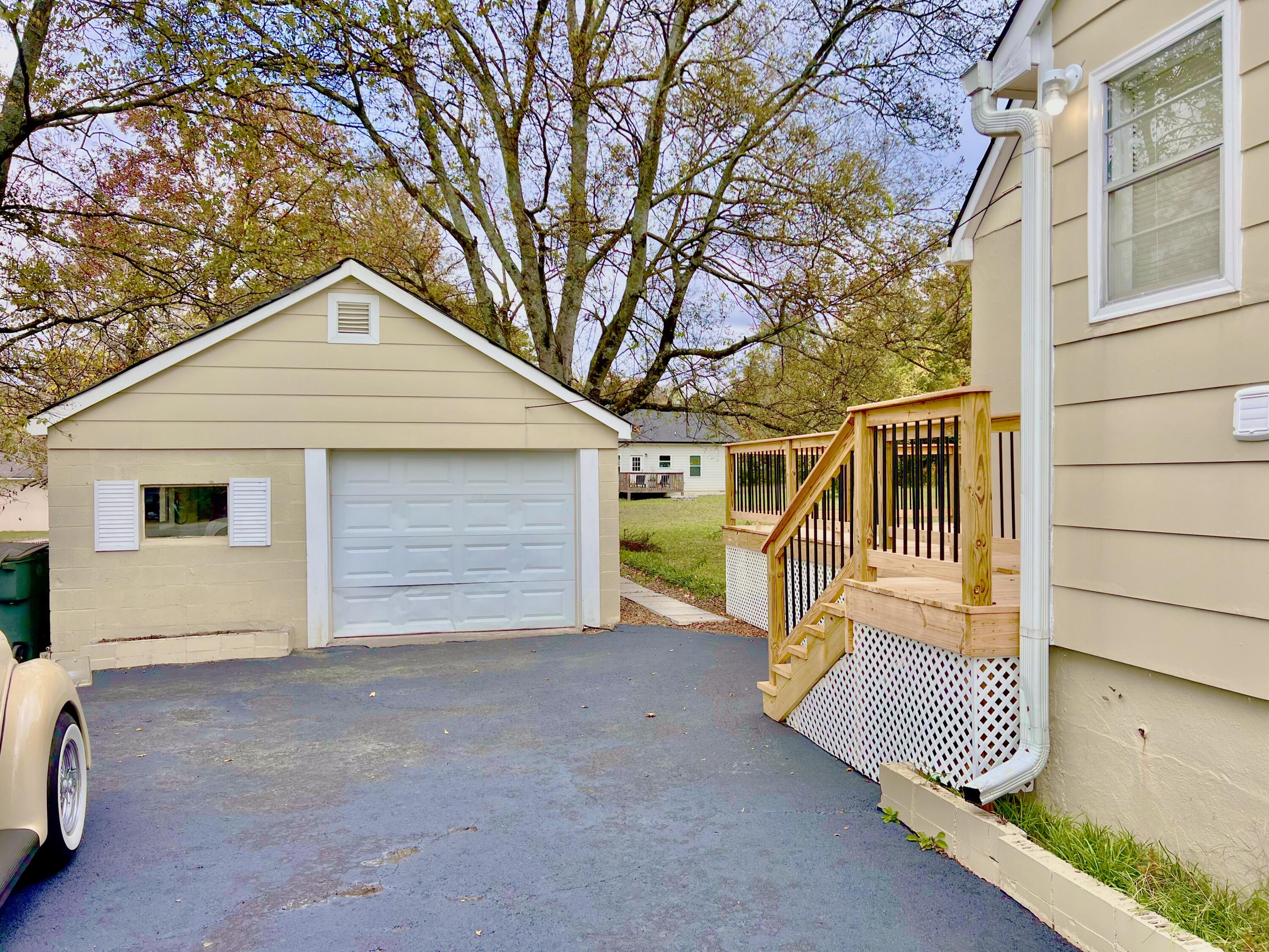 7117 Bonny Oaks Drive
