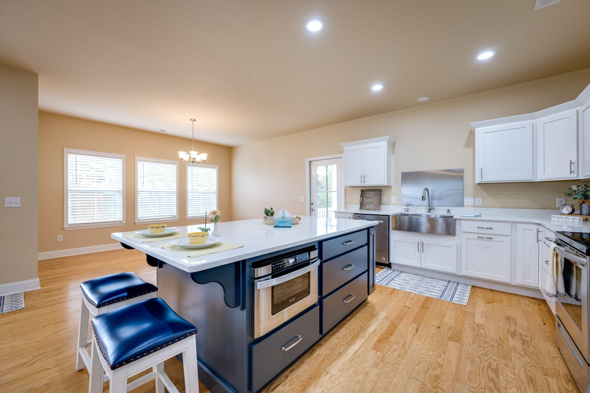 155 SE William Way