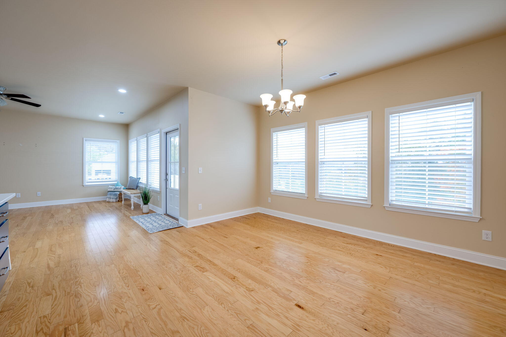 155 SE William Way