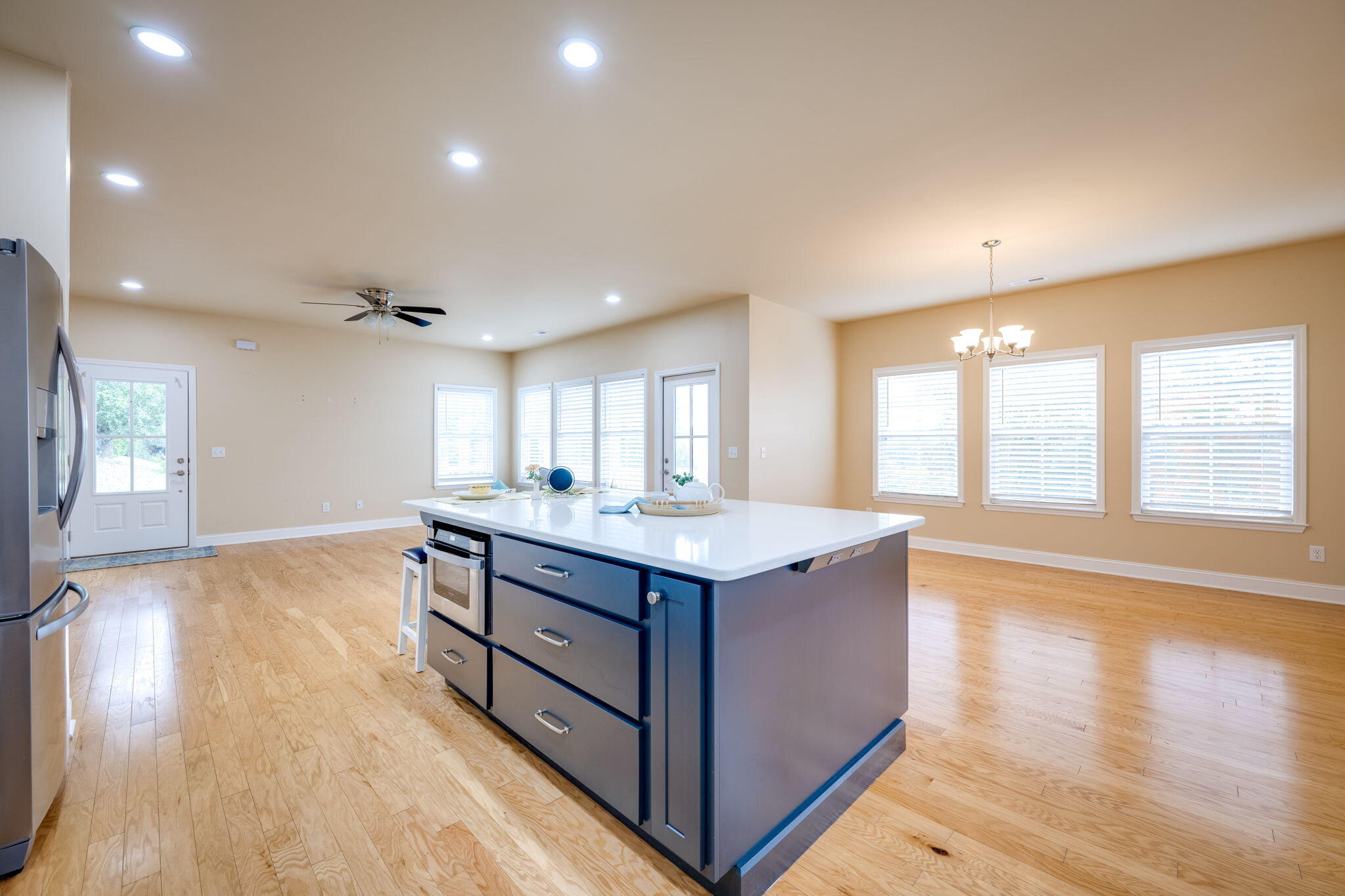 155 SE William Way