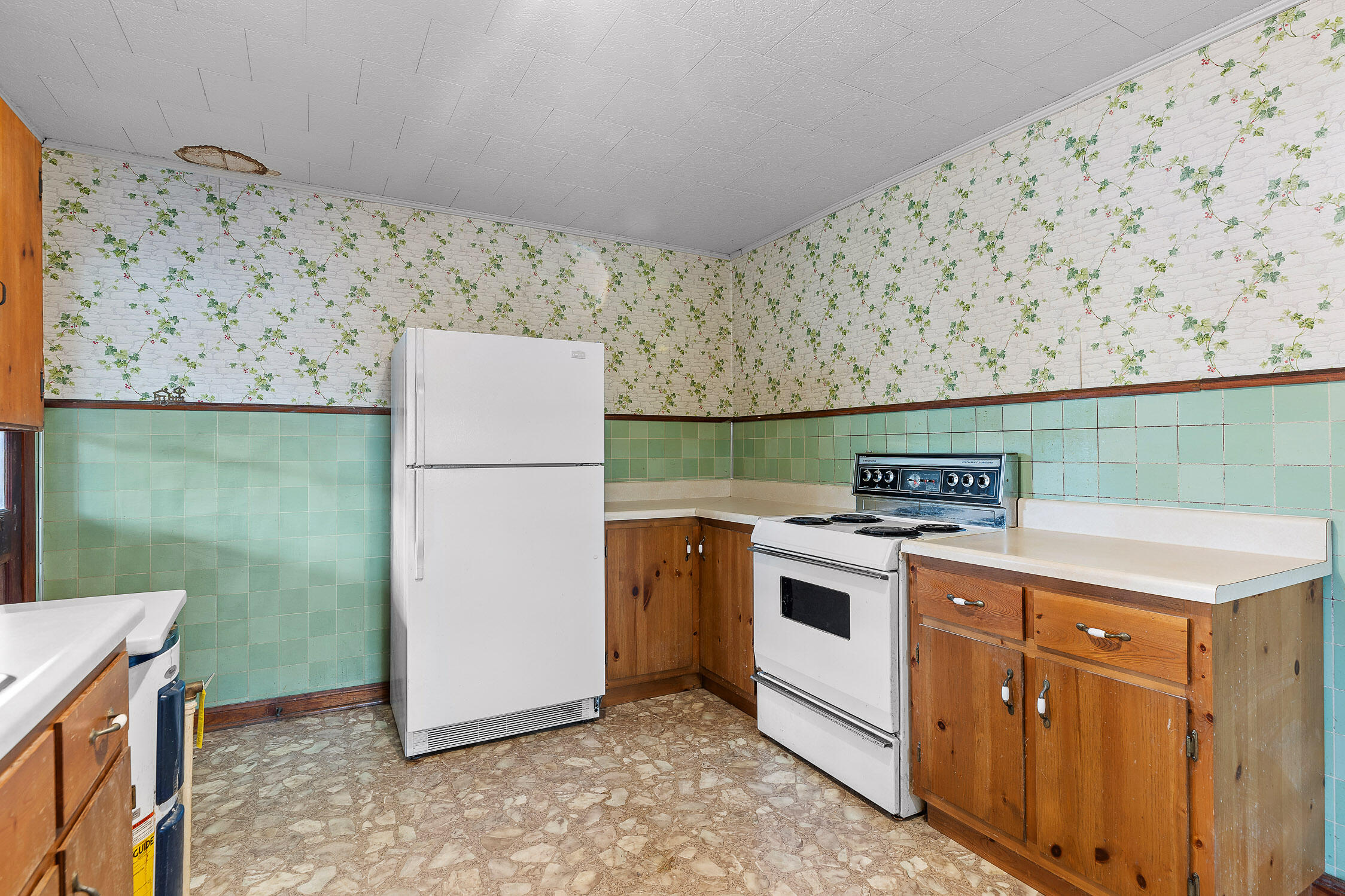 12768 N Highway 27