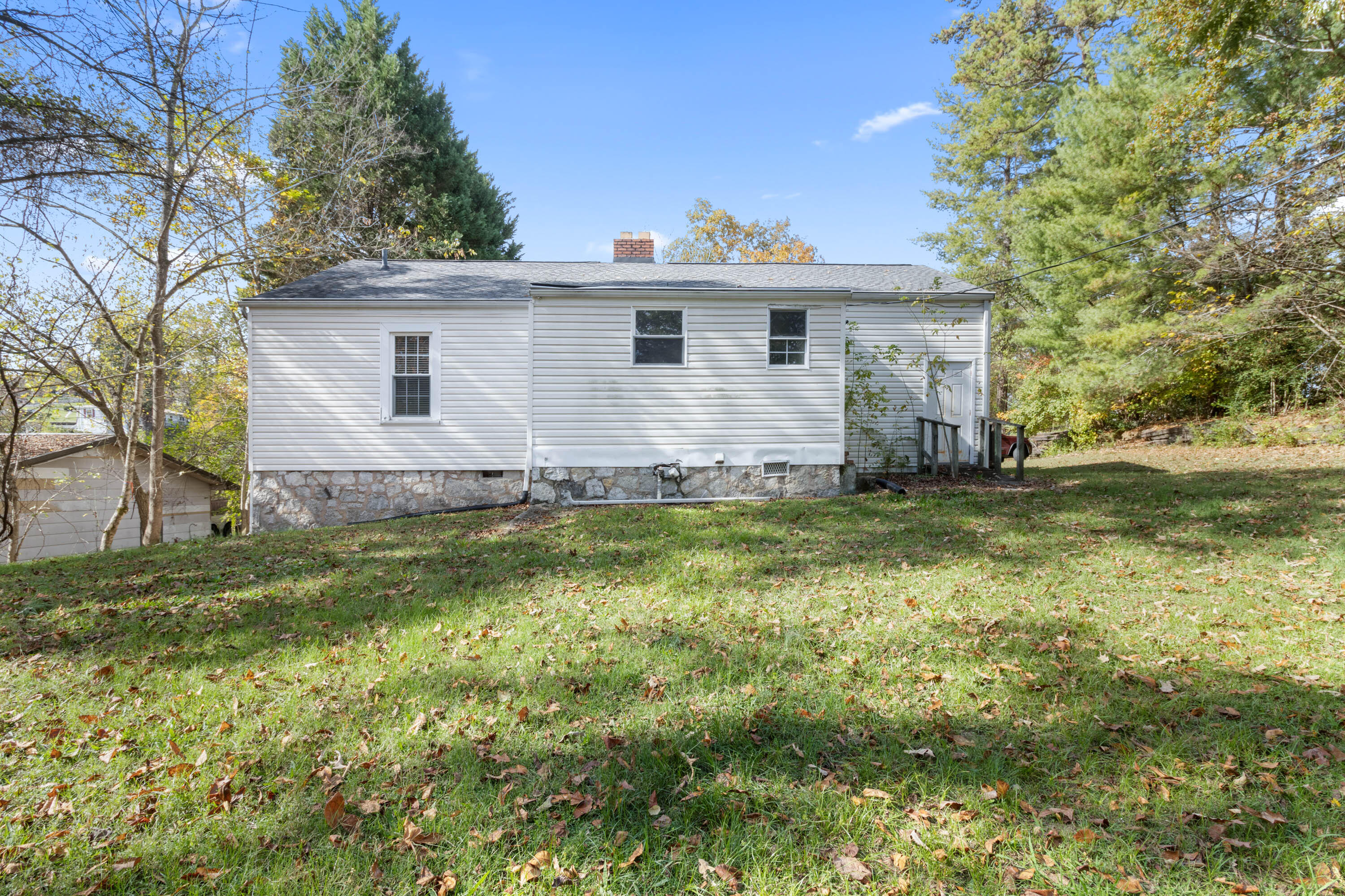 712 Orchard Terrace