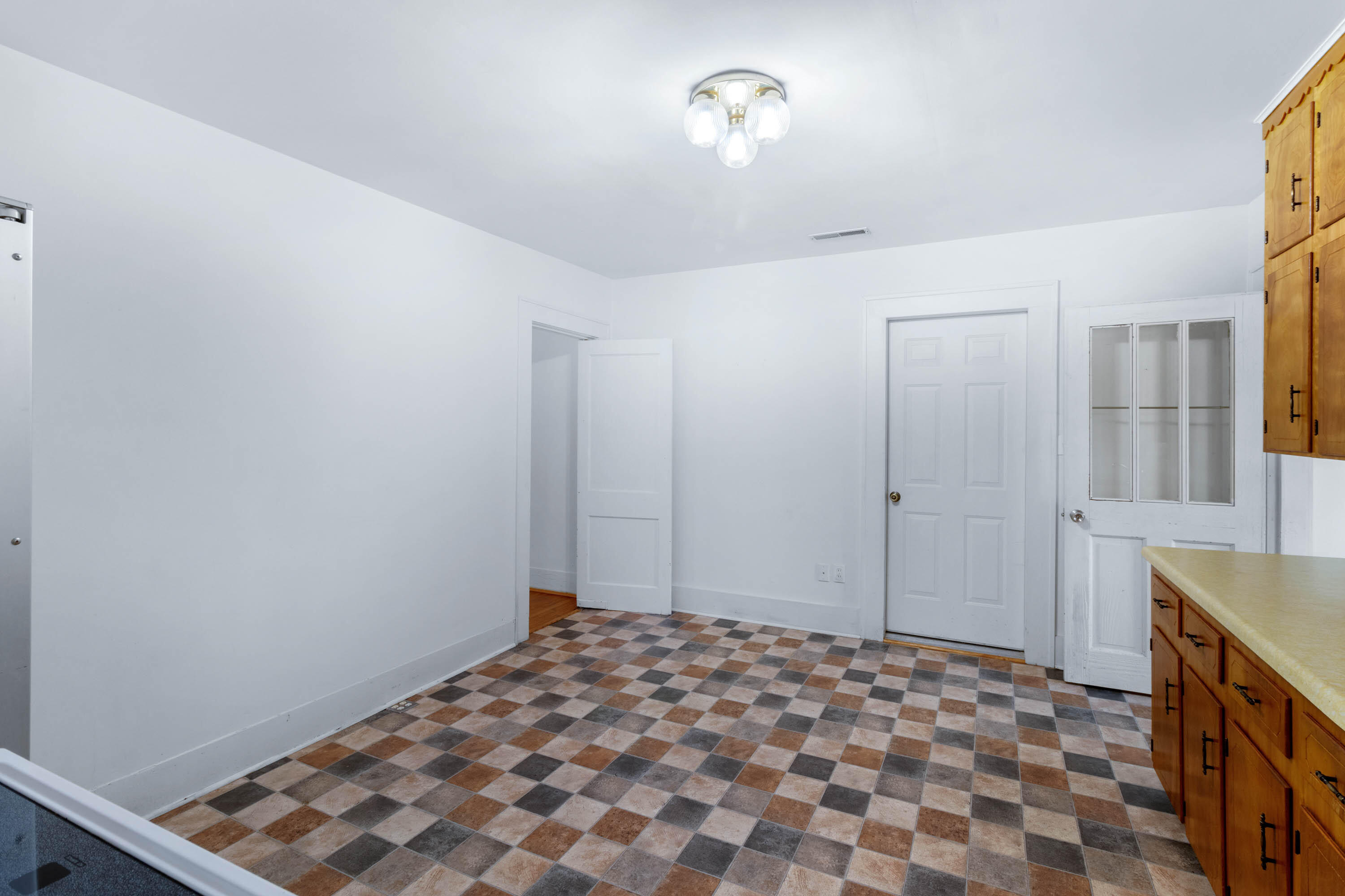 712 Orchard Terrace