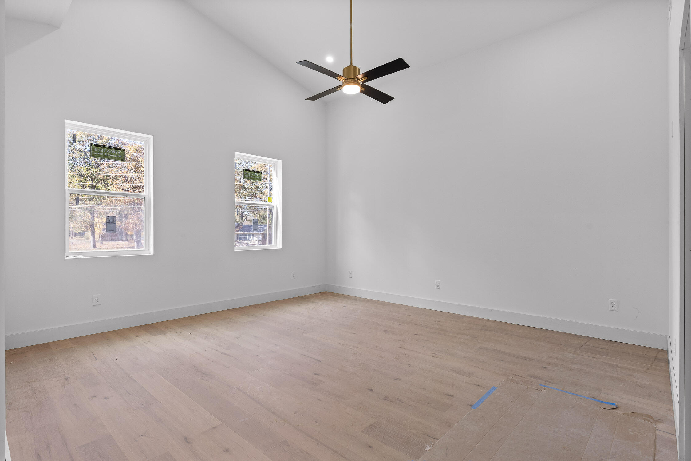 1101 Lakeside Circle