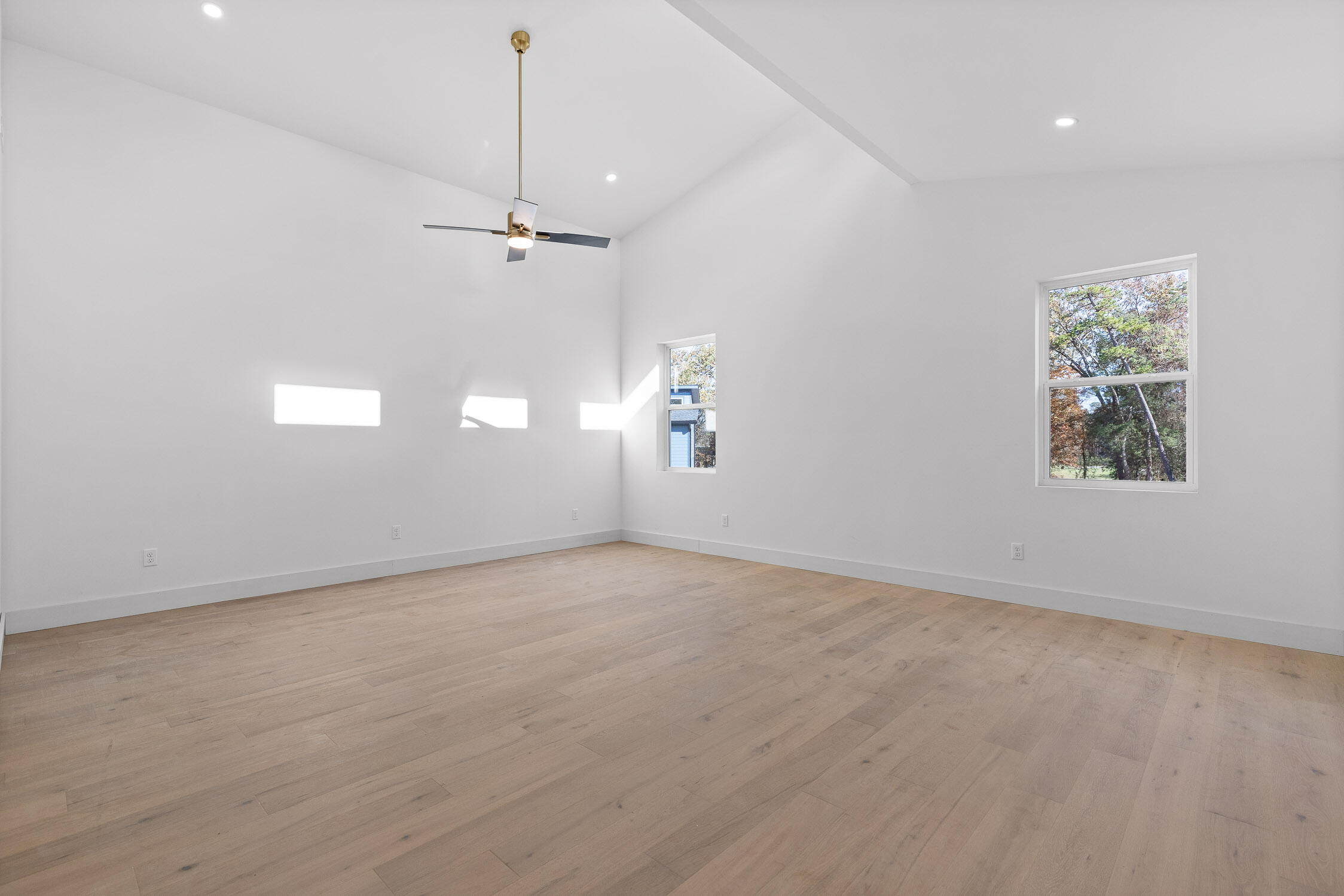 1101 Lakeside Circle