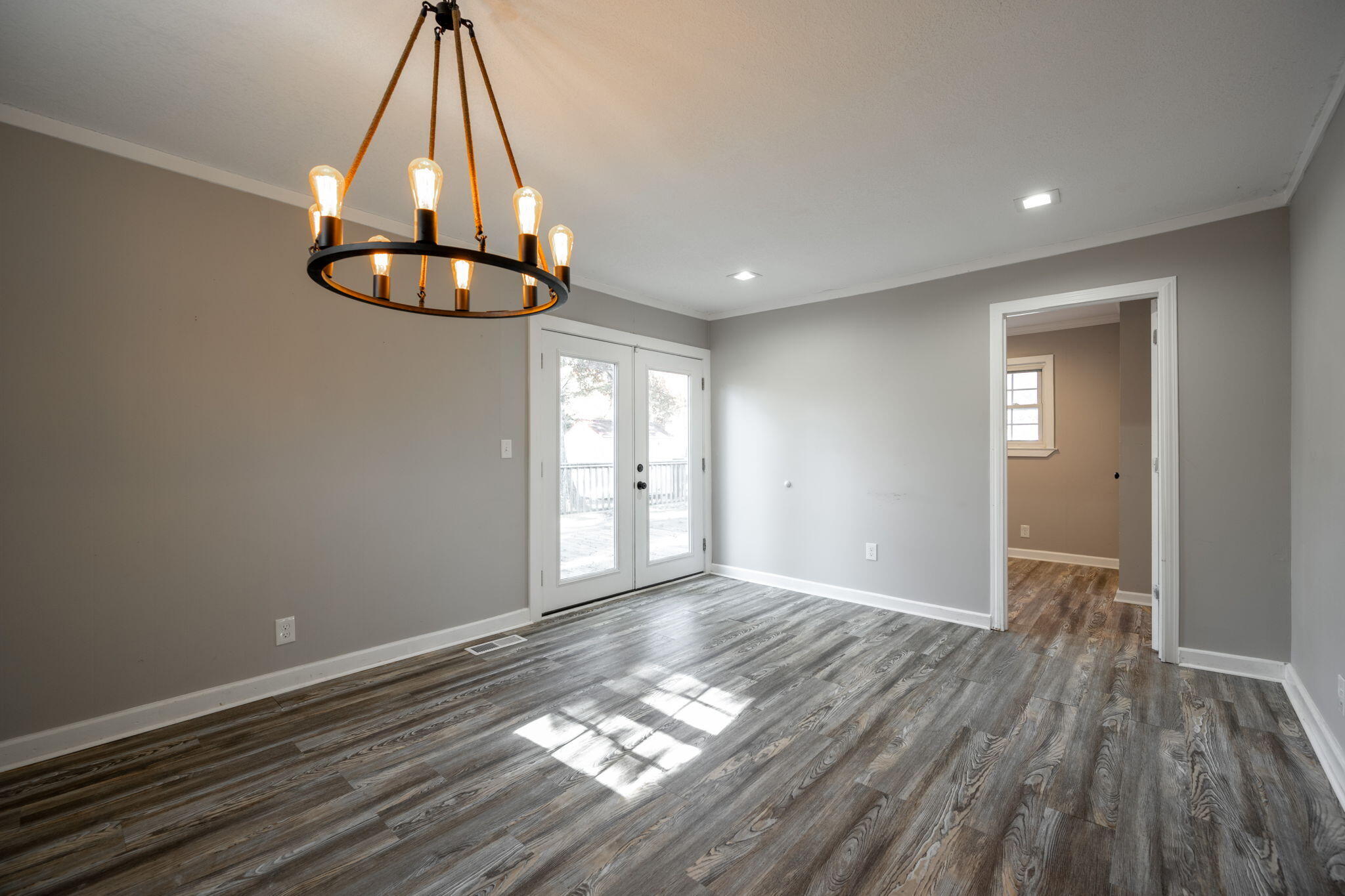 921 E Circle Drive