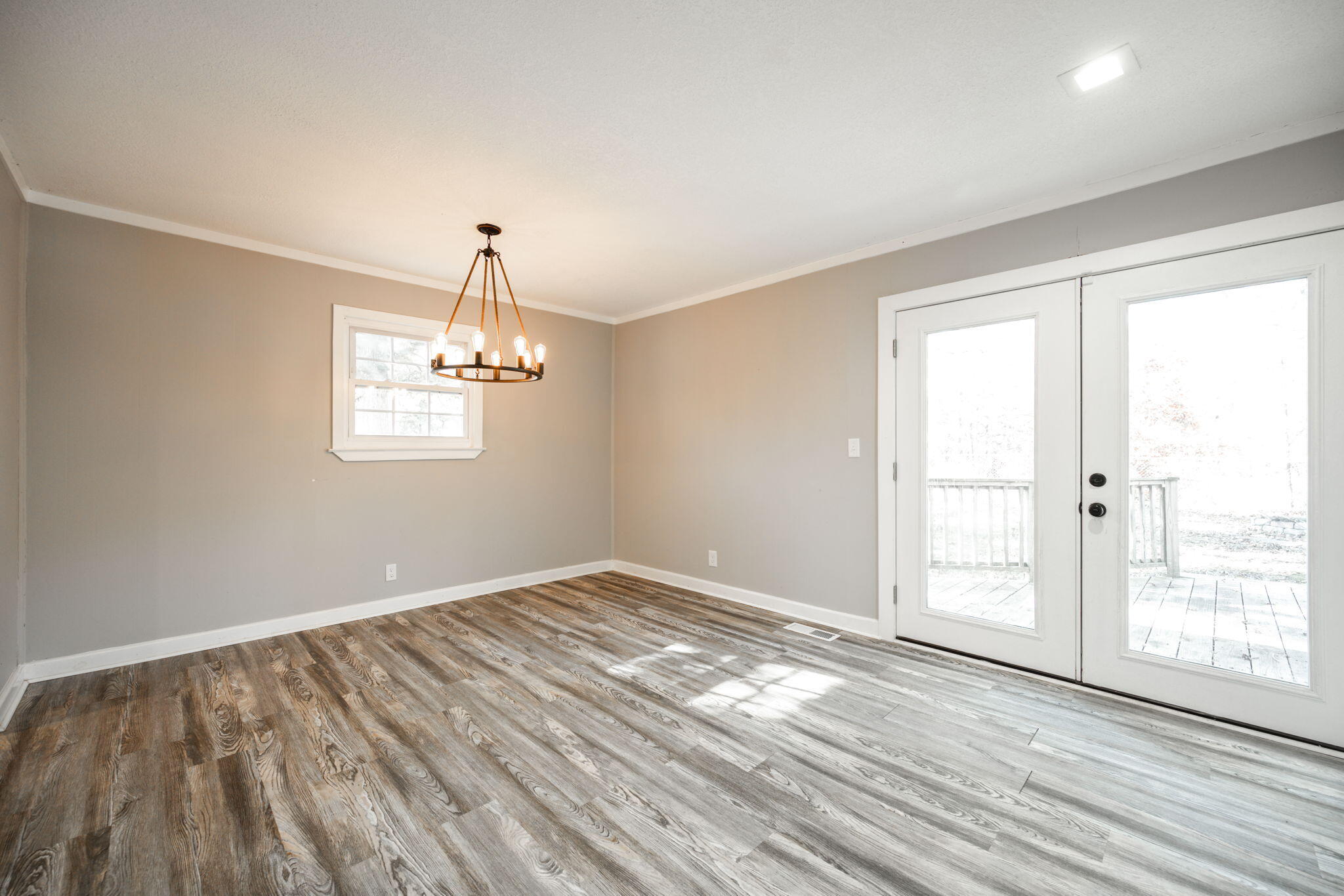 921 E Circle Drive