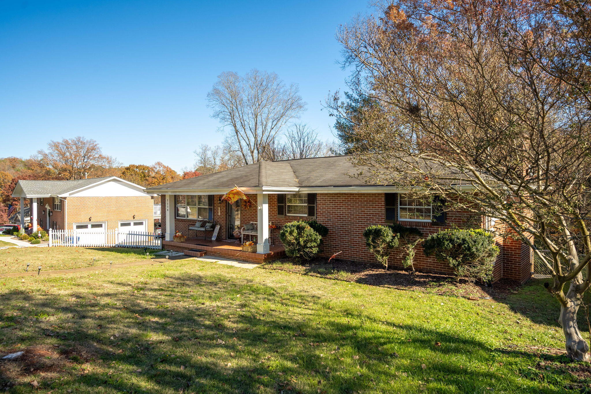 1004 Ravencrest Drive