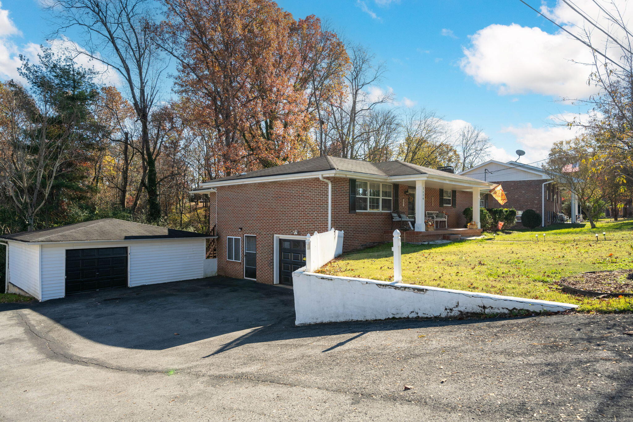 1004 Ravencrest Drive