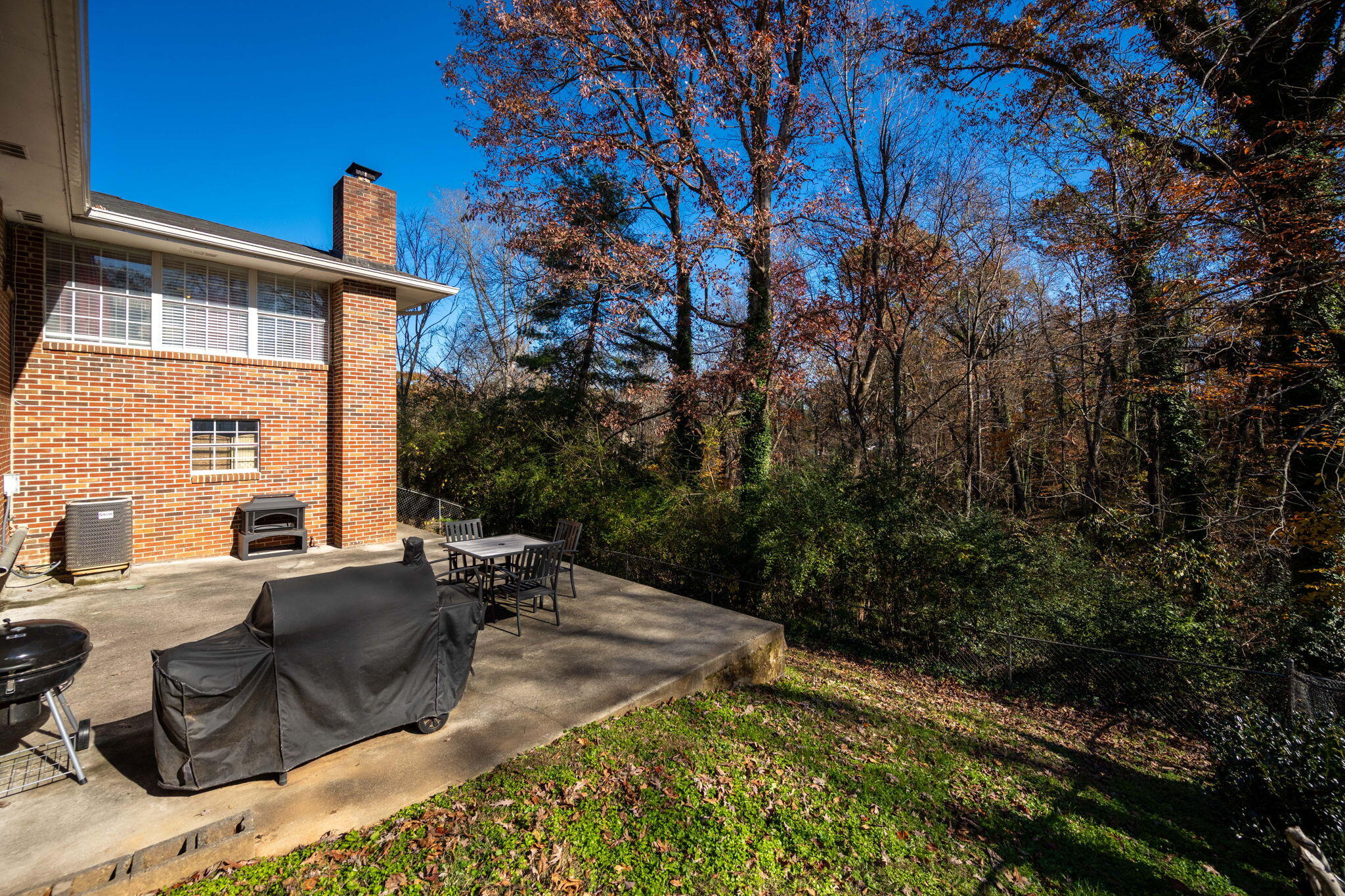 1004 Ravencrest Drive