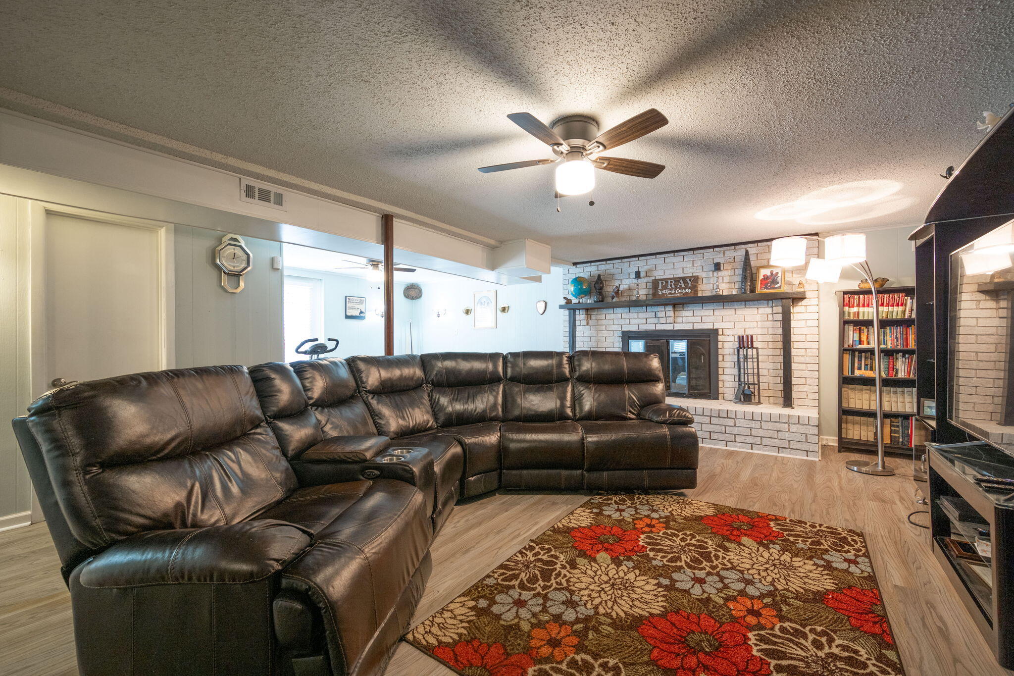 1004 Ravencrest Drive