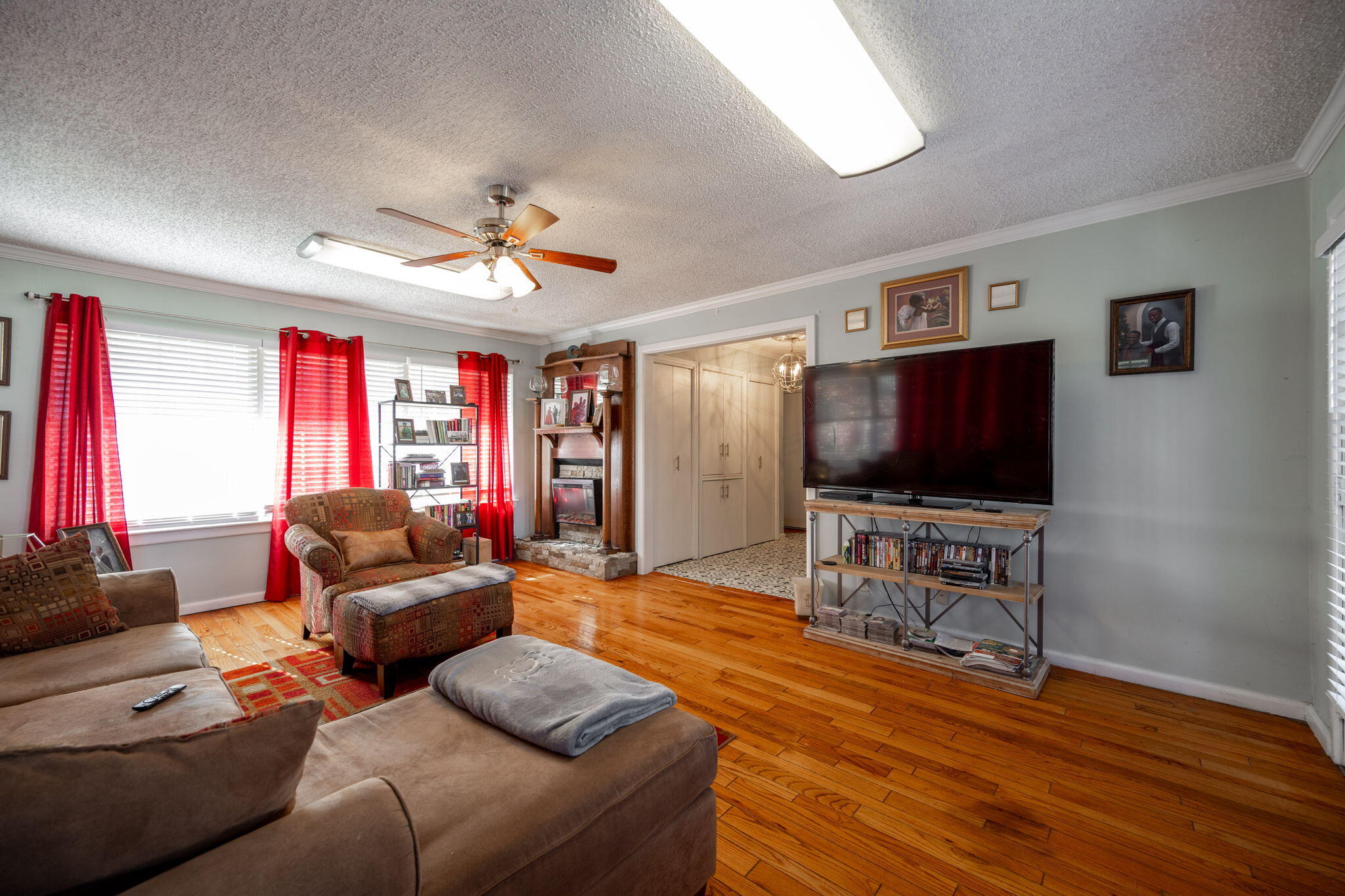 1004 Ravencrest Drive