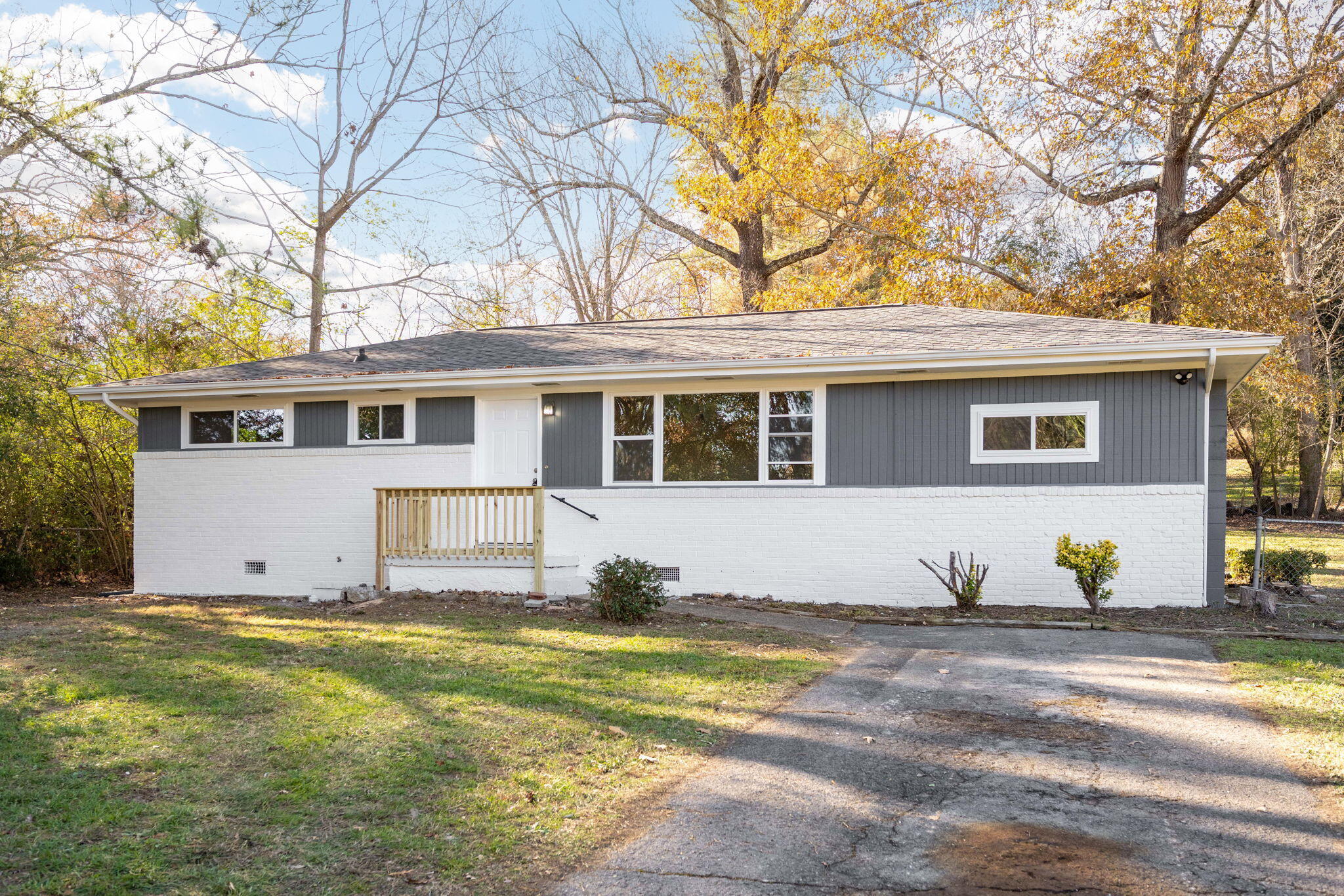 1043 E Circle Drive