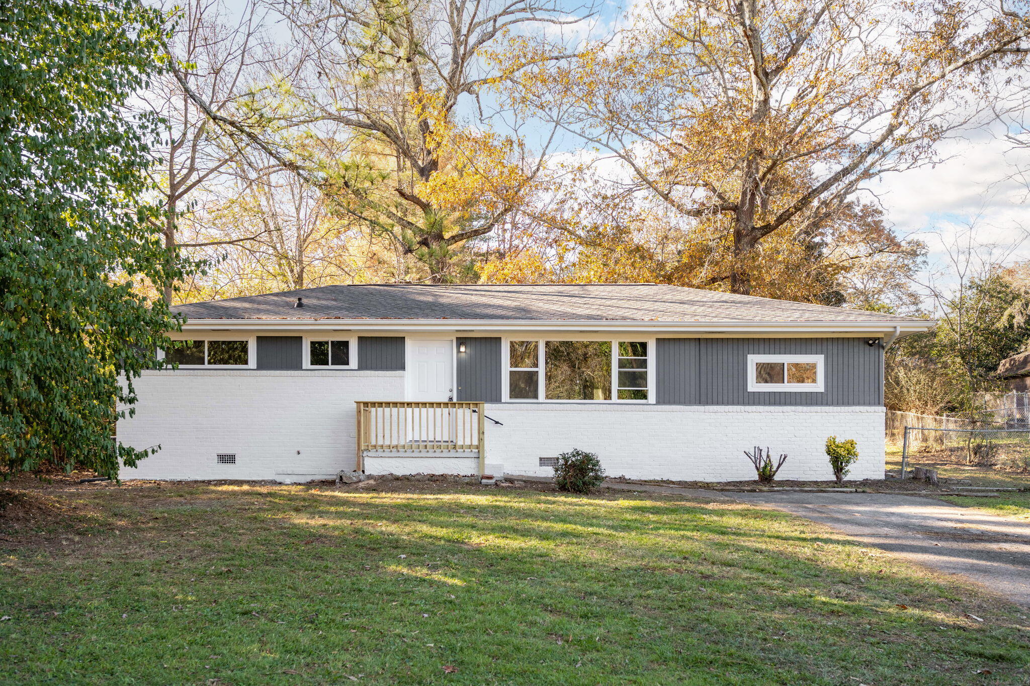 1043 E Circle Drive
