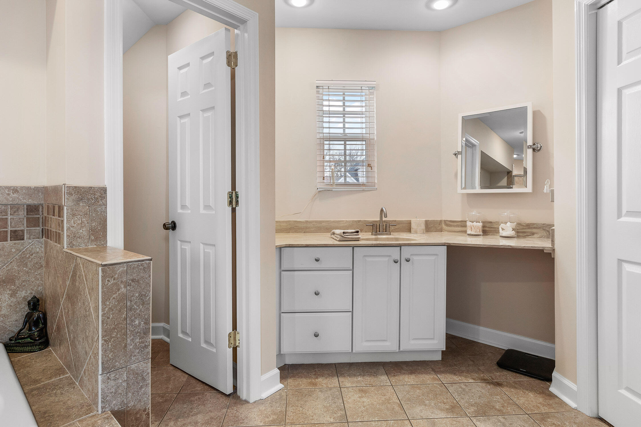 2323 Laurelton Creek Lane