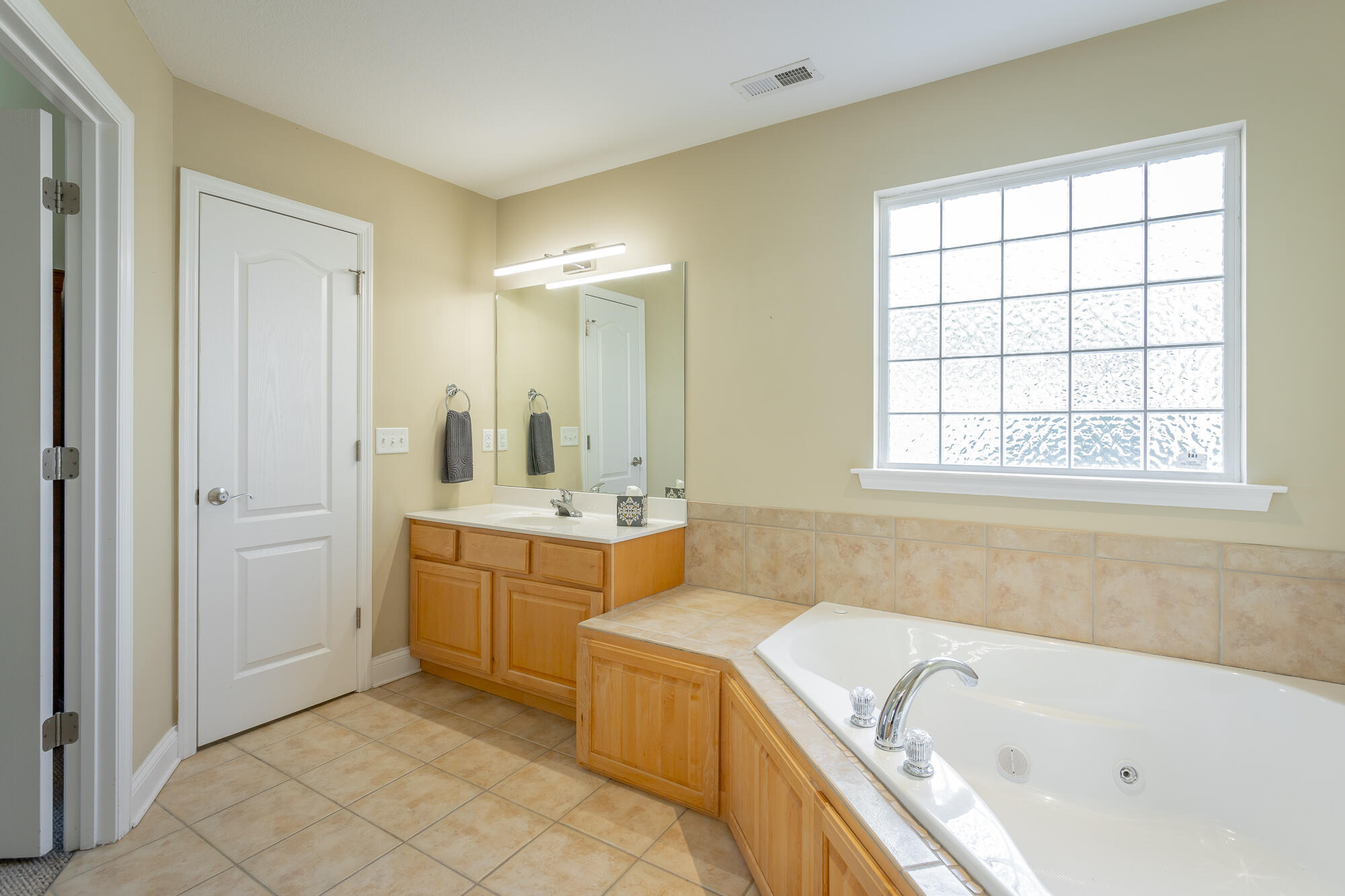 5685 Hyacinth Lane