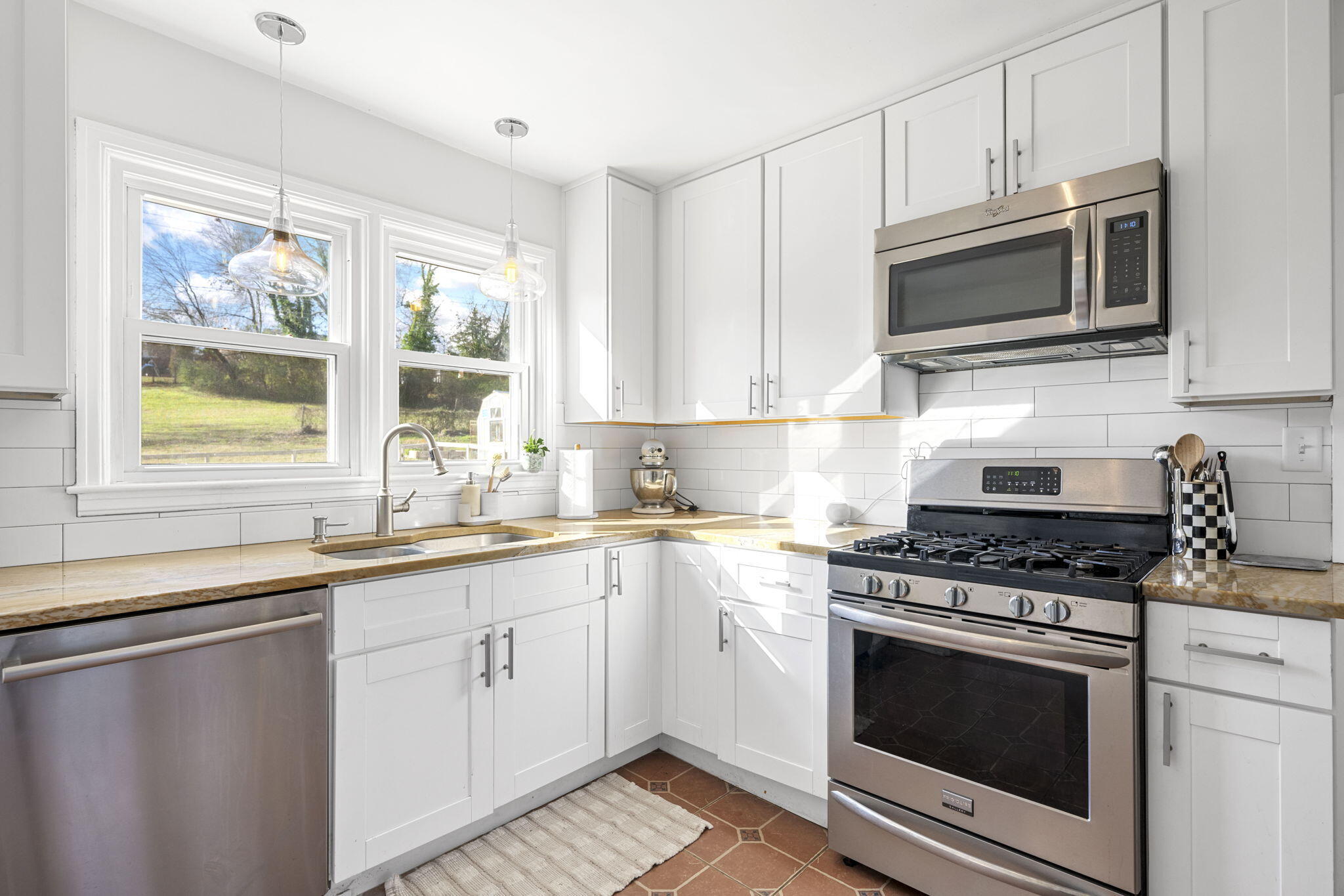 3434 Alta Vista Drive