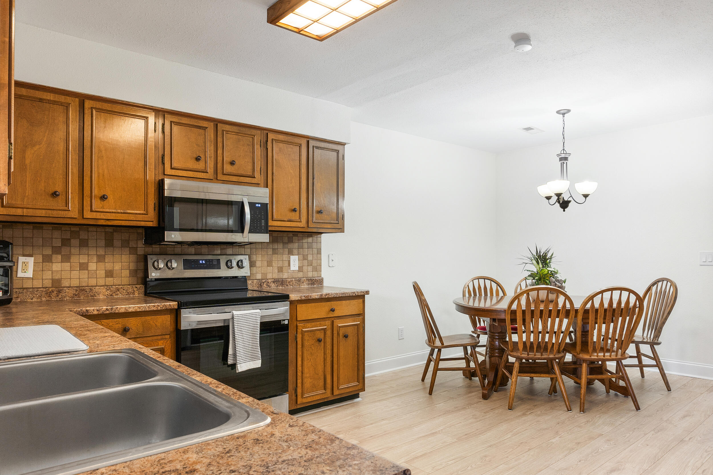 1296 Leaside Lane
