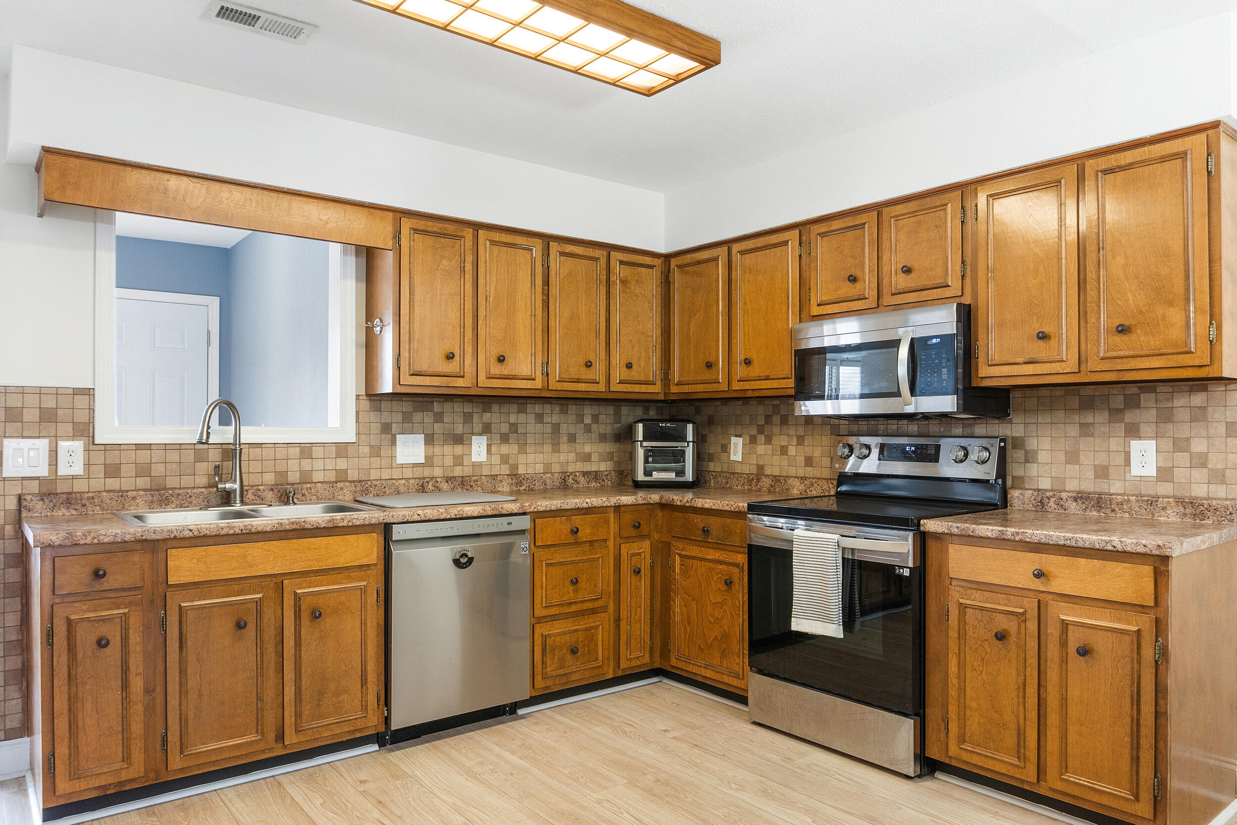 1296 Leaside Lane