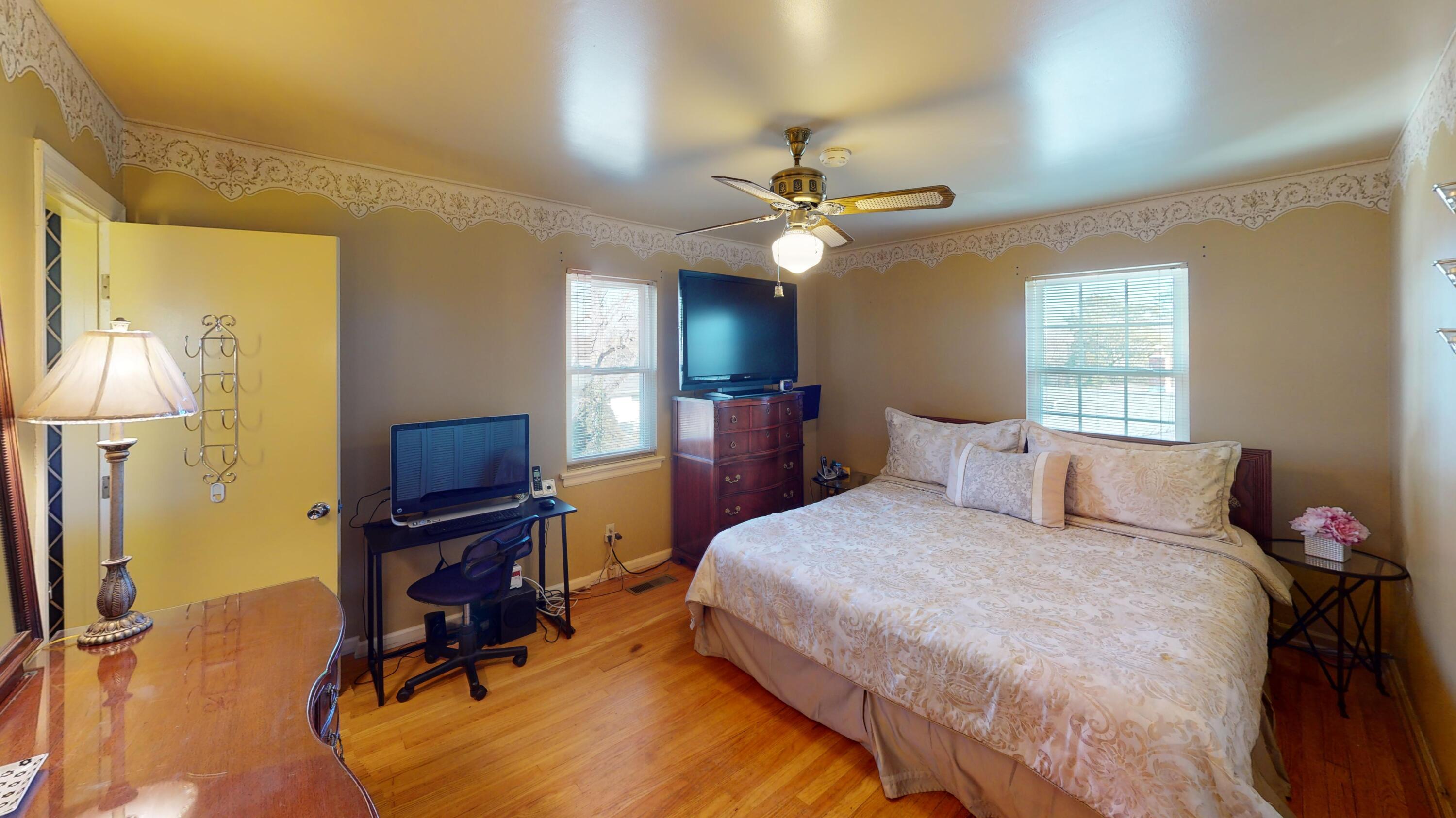 6513 Pine Manor Drive
