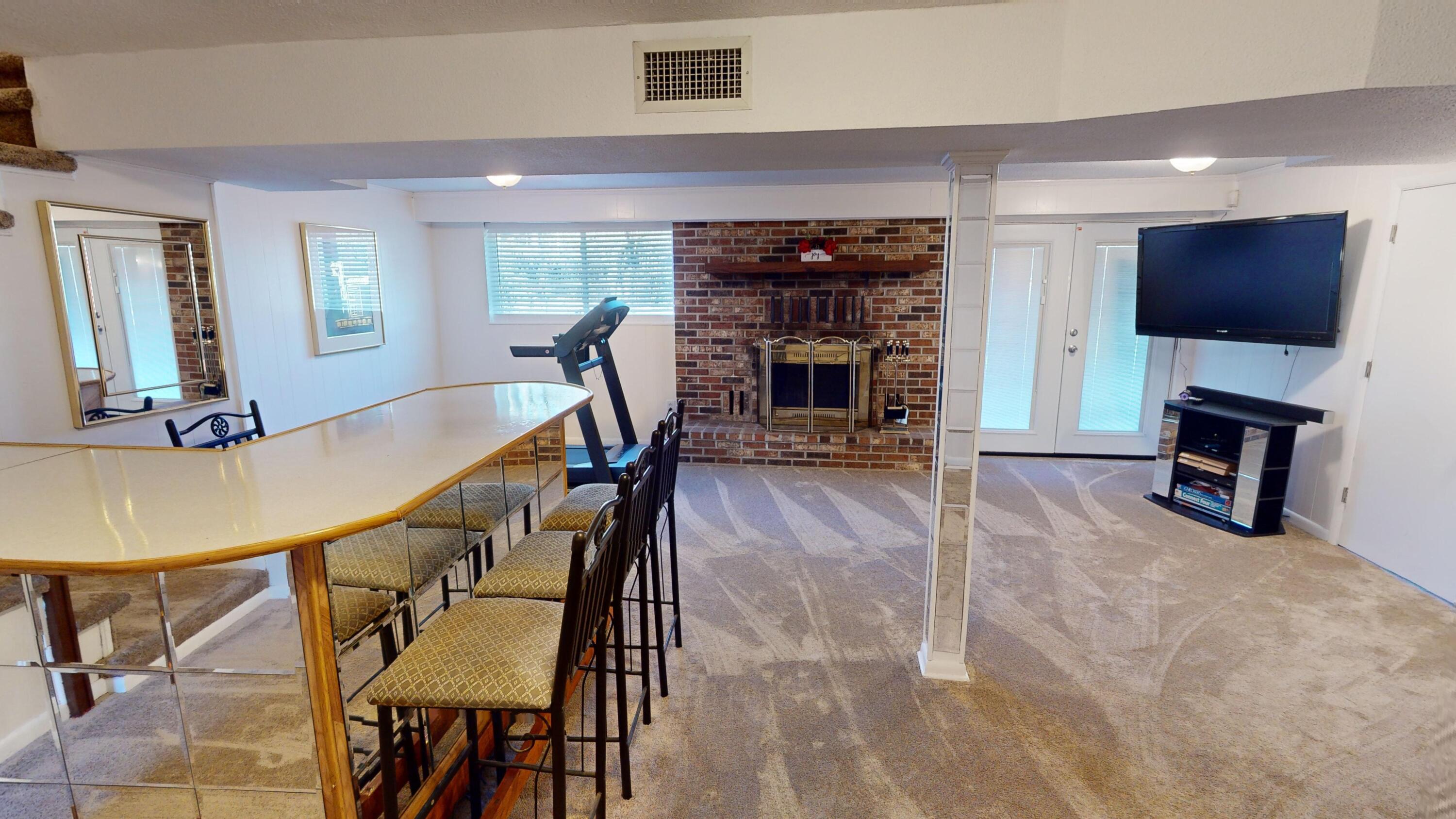6513 Pine Manor Drive