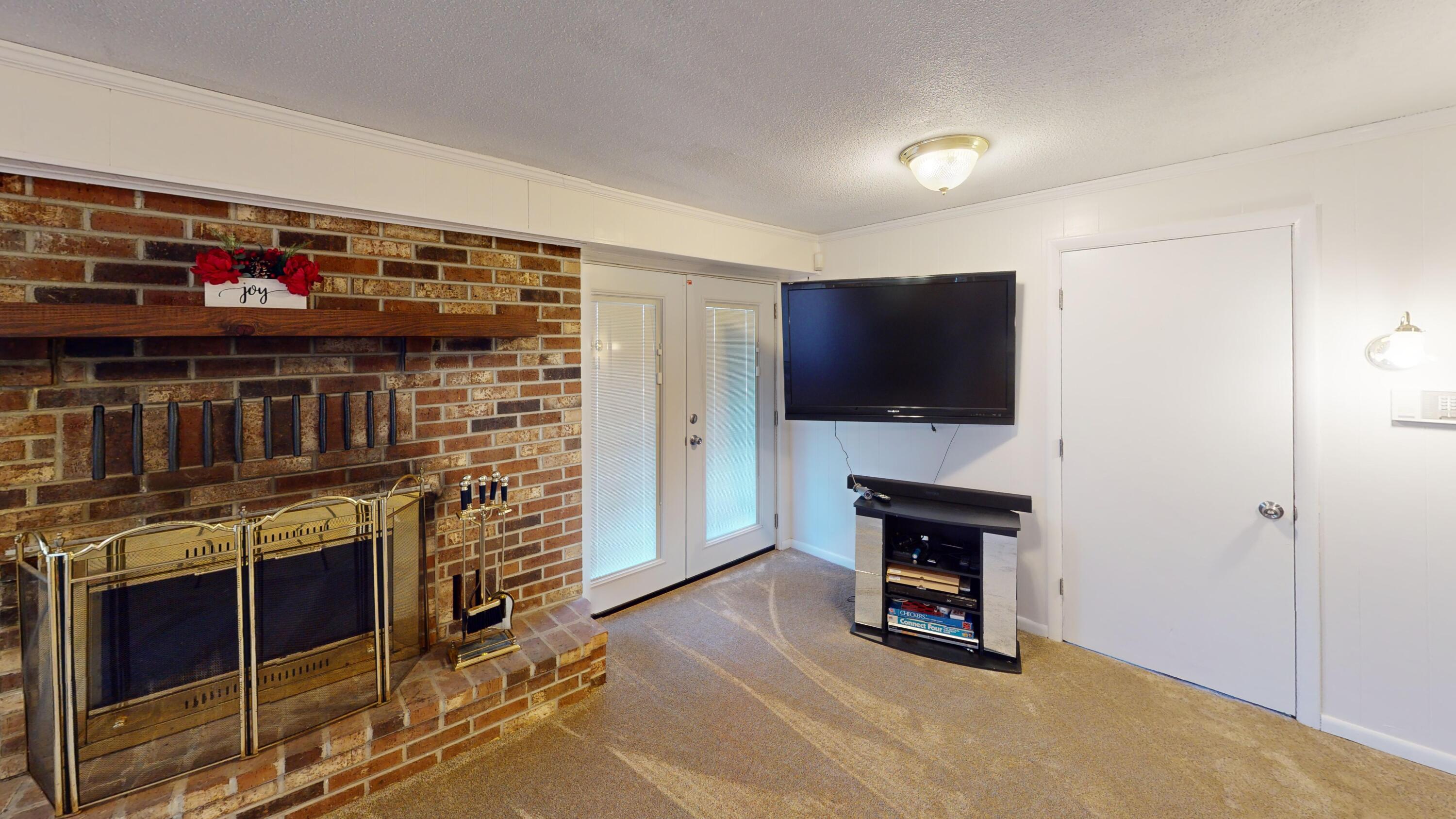 6513 Pine Manor Drive