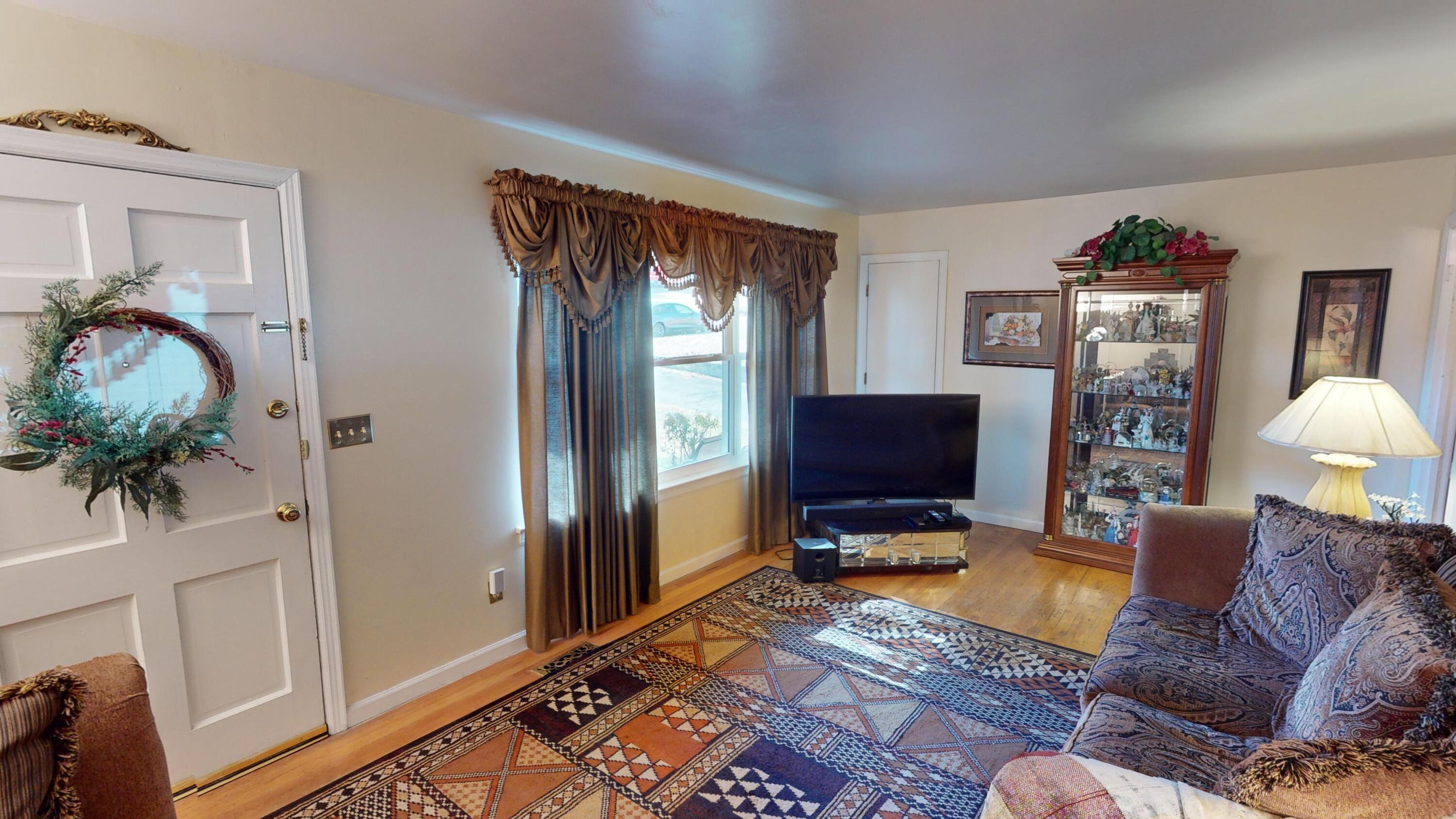 6513 Pine Manor Drive