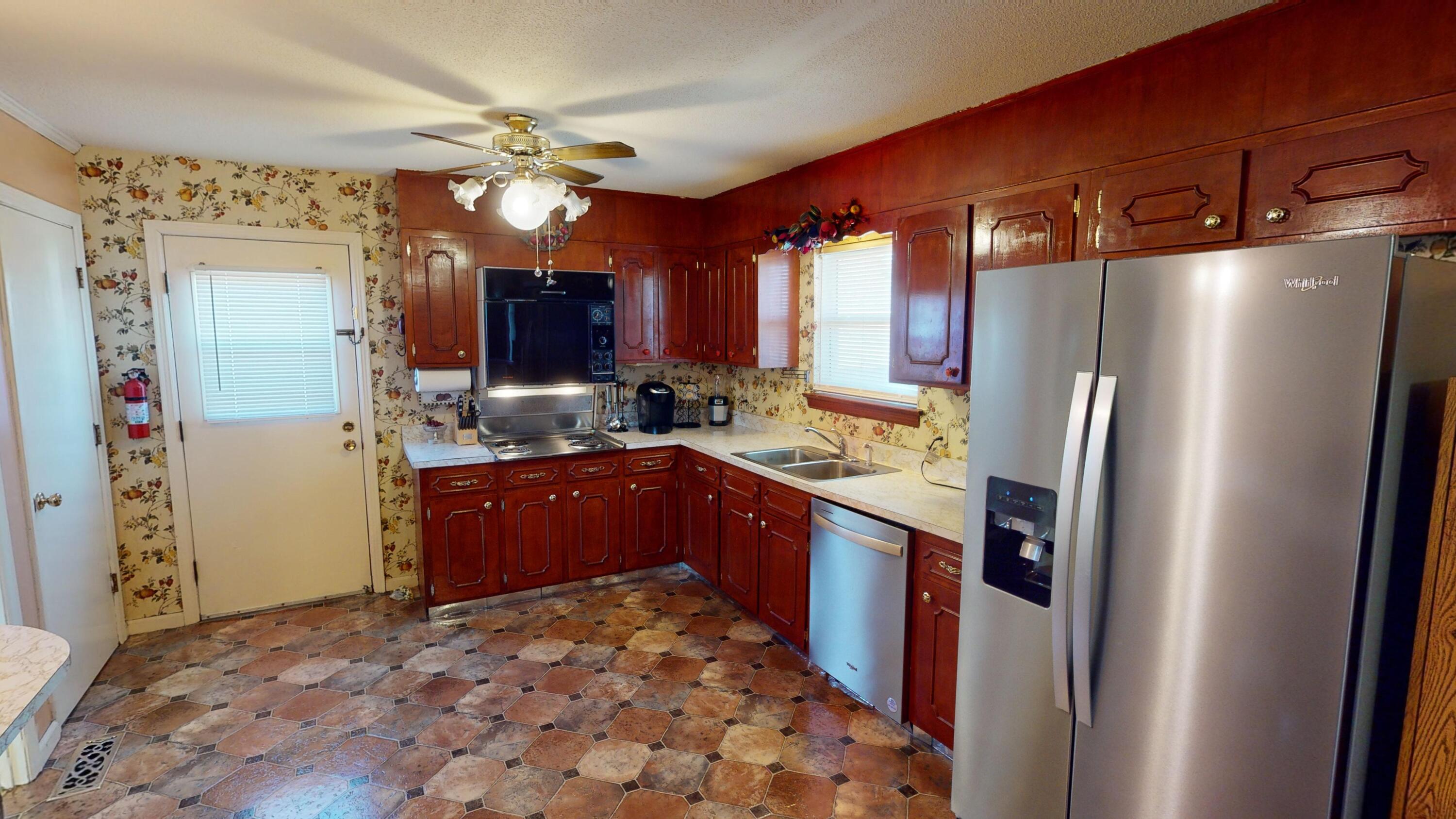 6513 Pine Manor Drive