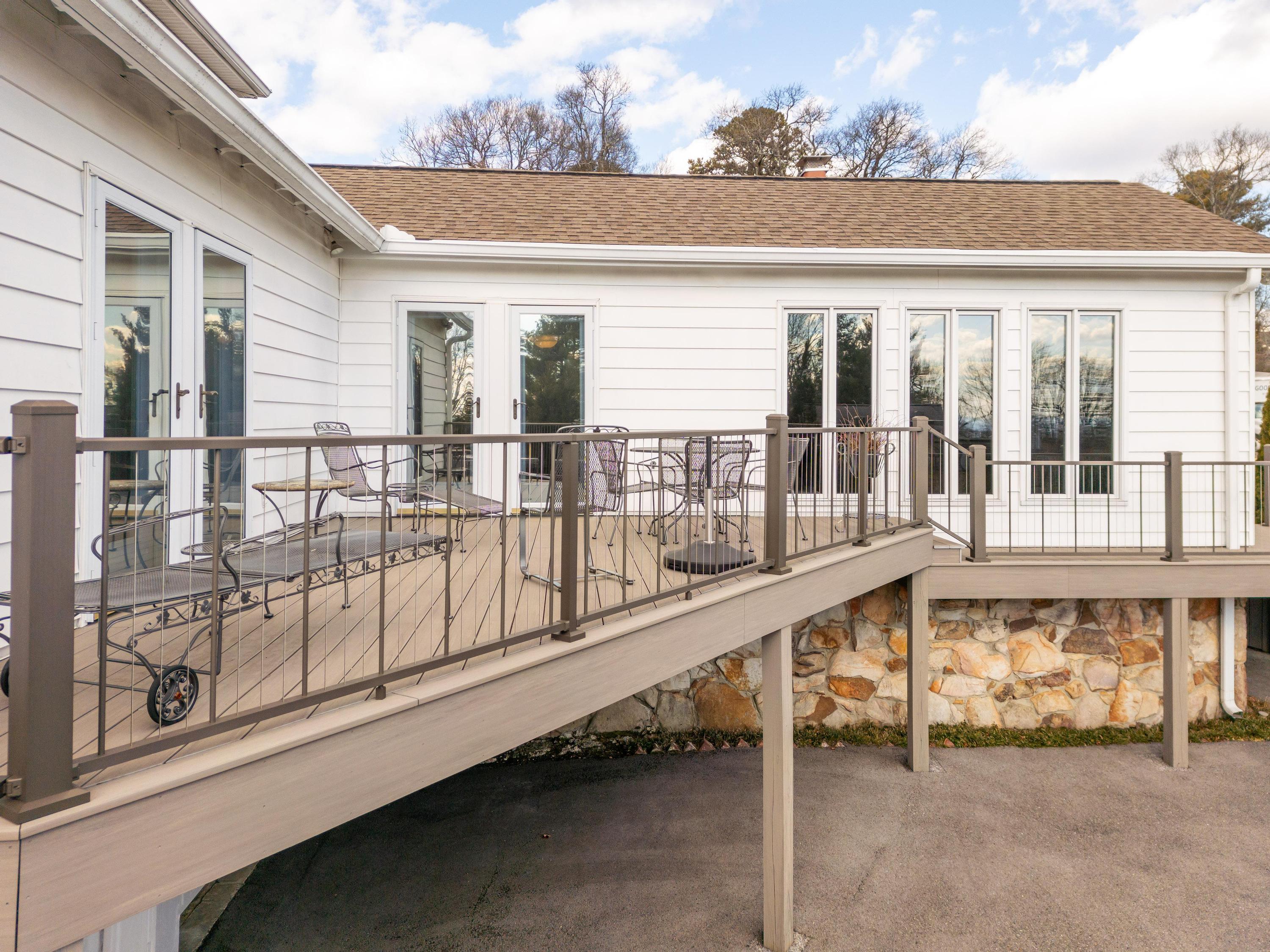 203 N Hermitage Avenue