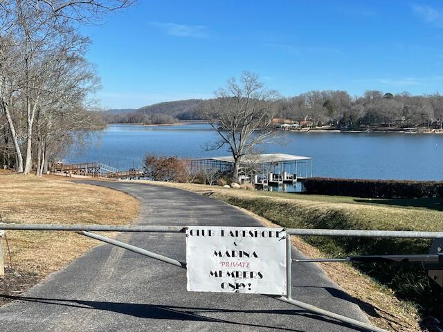 6821 Lakeshore Drive