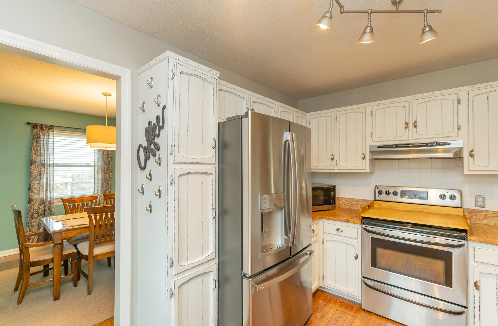2509 Woodthrush Drive