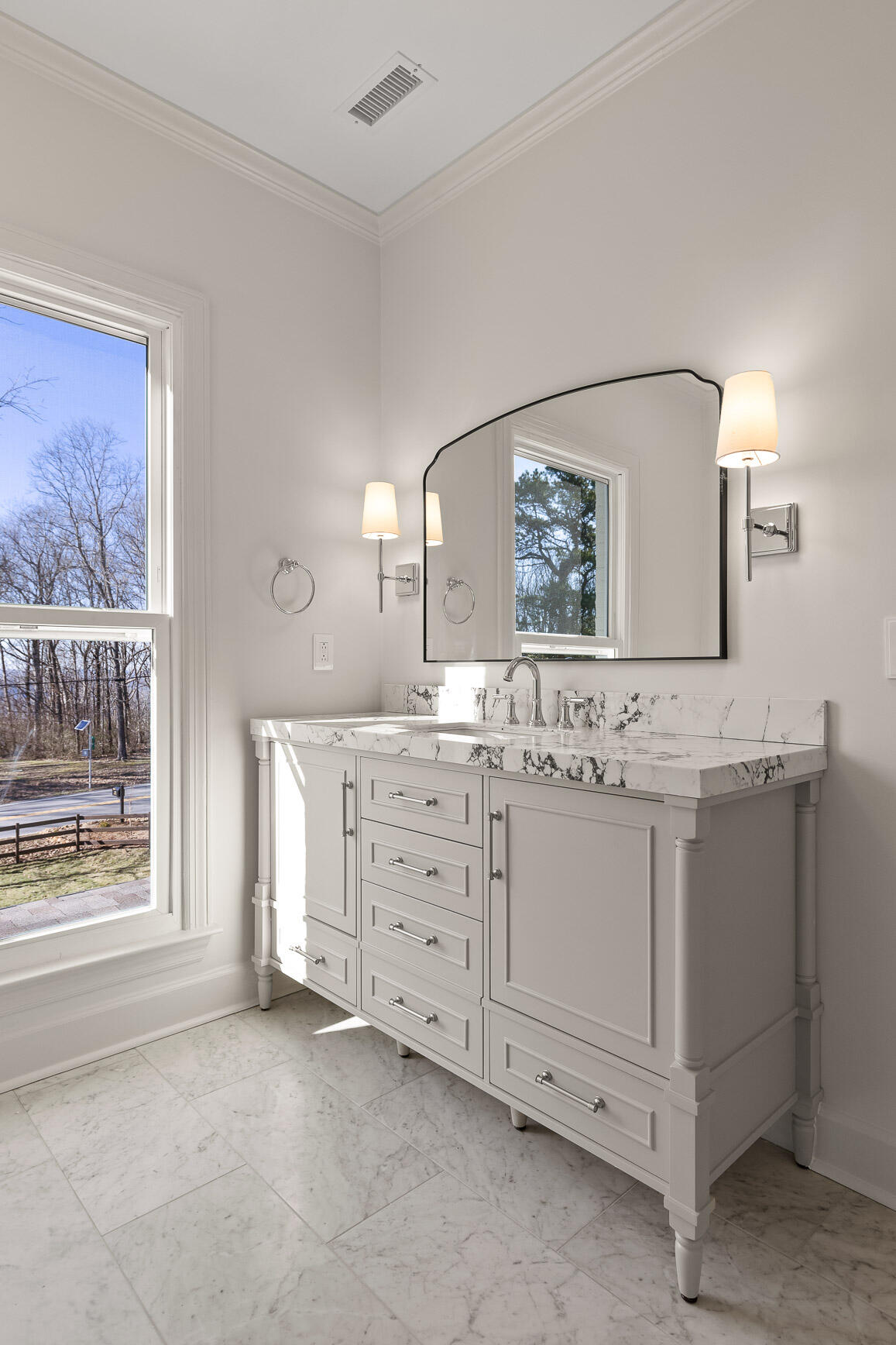 1225 Scenic Highway