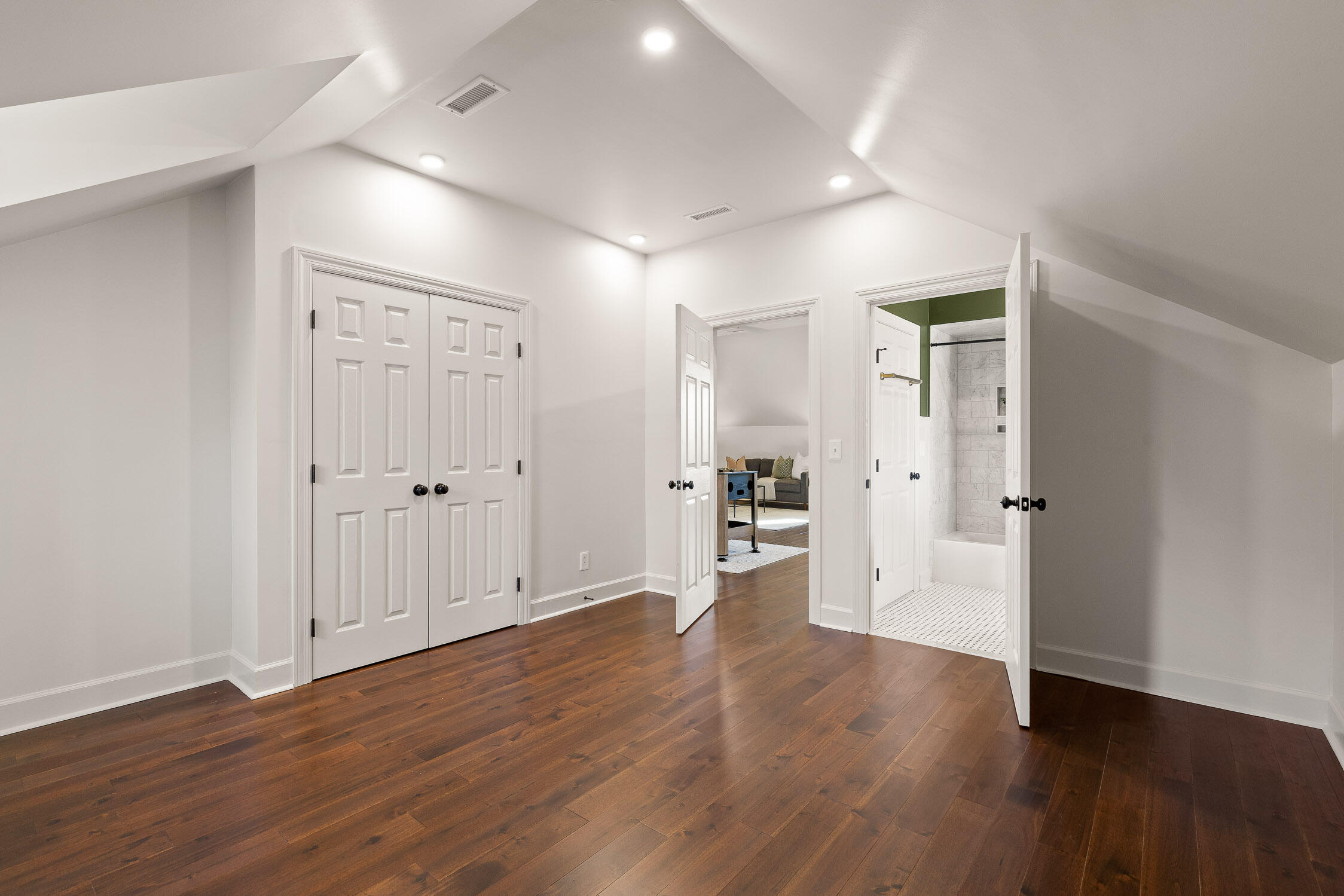 1225 Scenic Highway