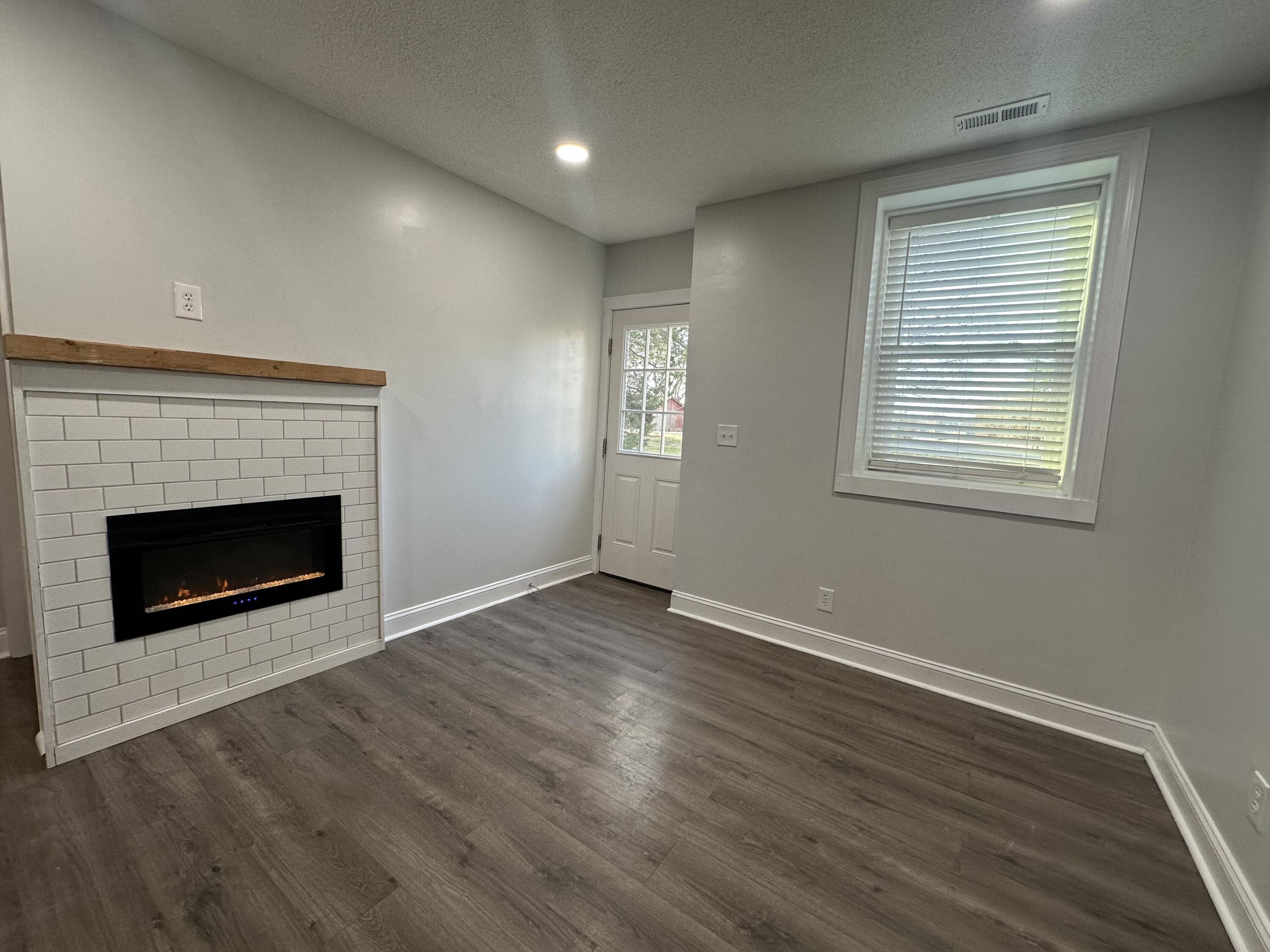 729 Old Highway 27