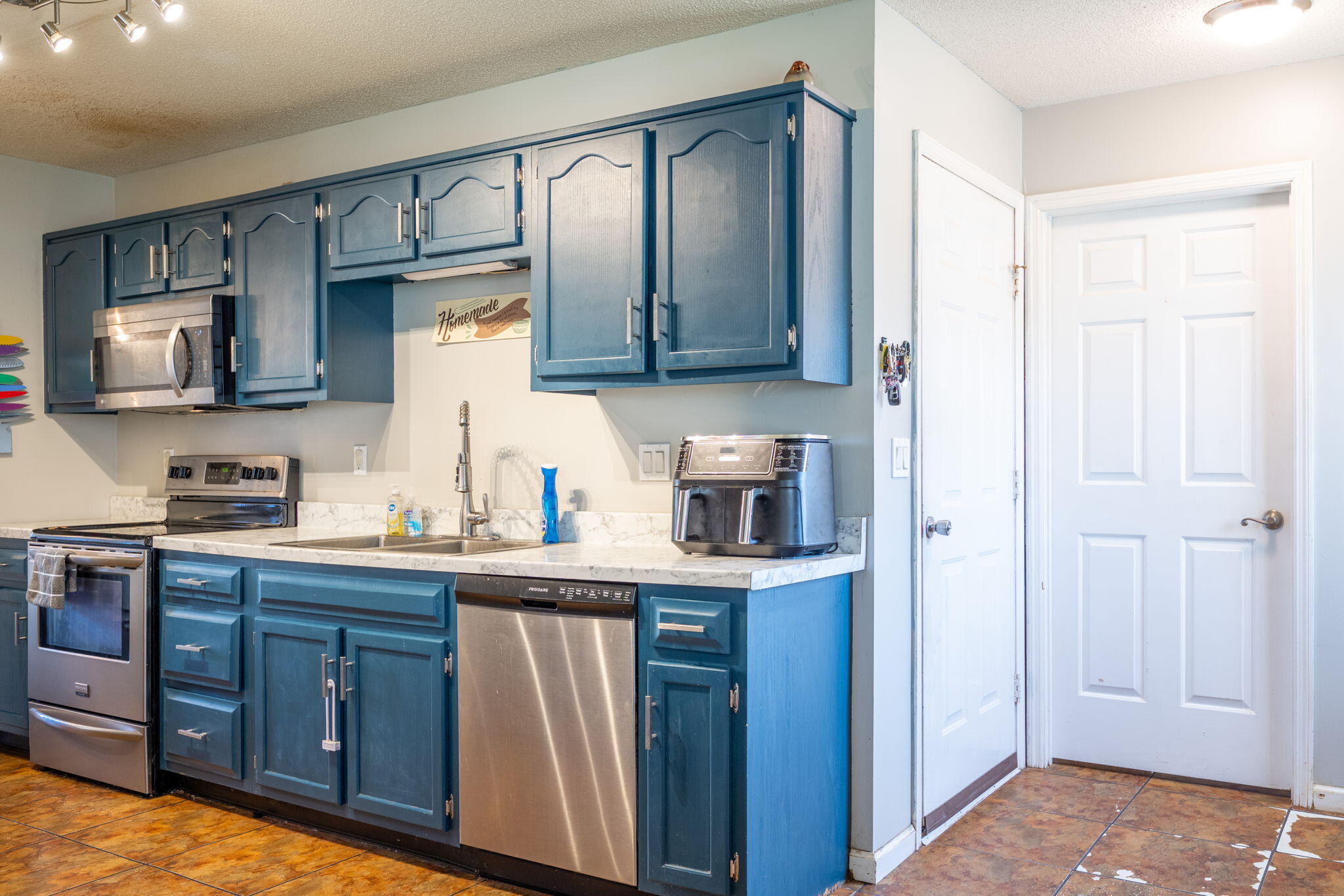 4528 Kings Lake Court