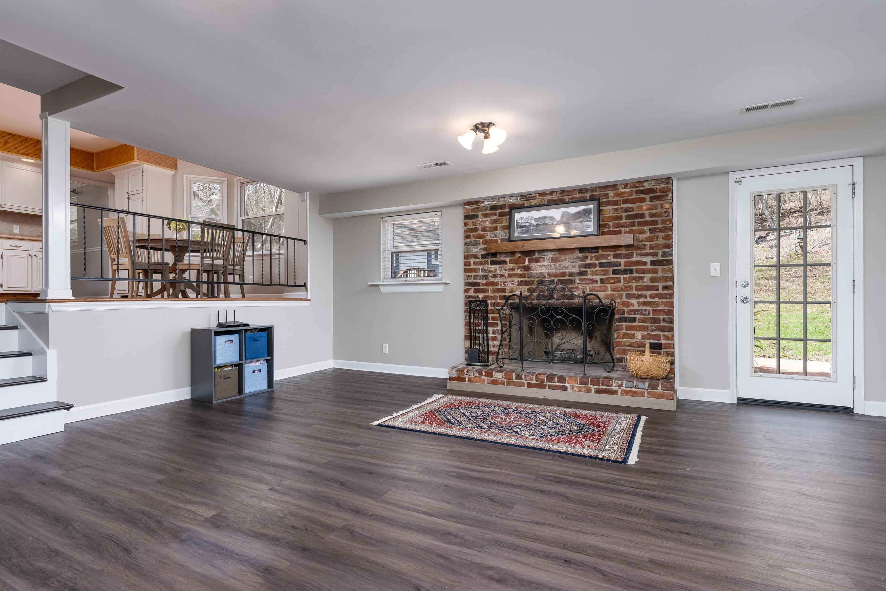 4821 Woodland Circle