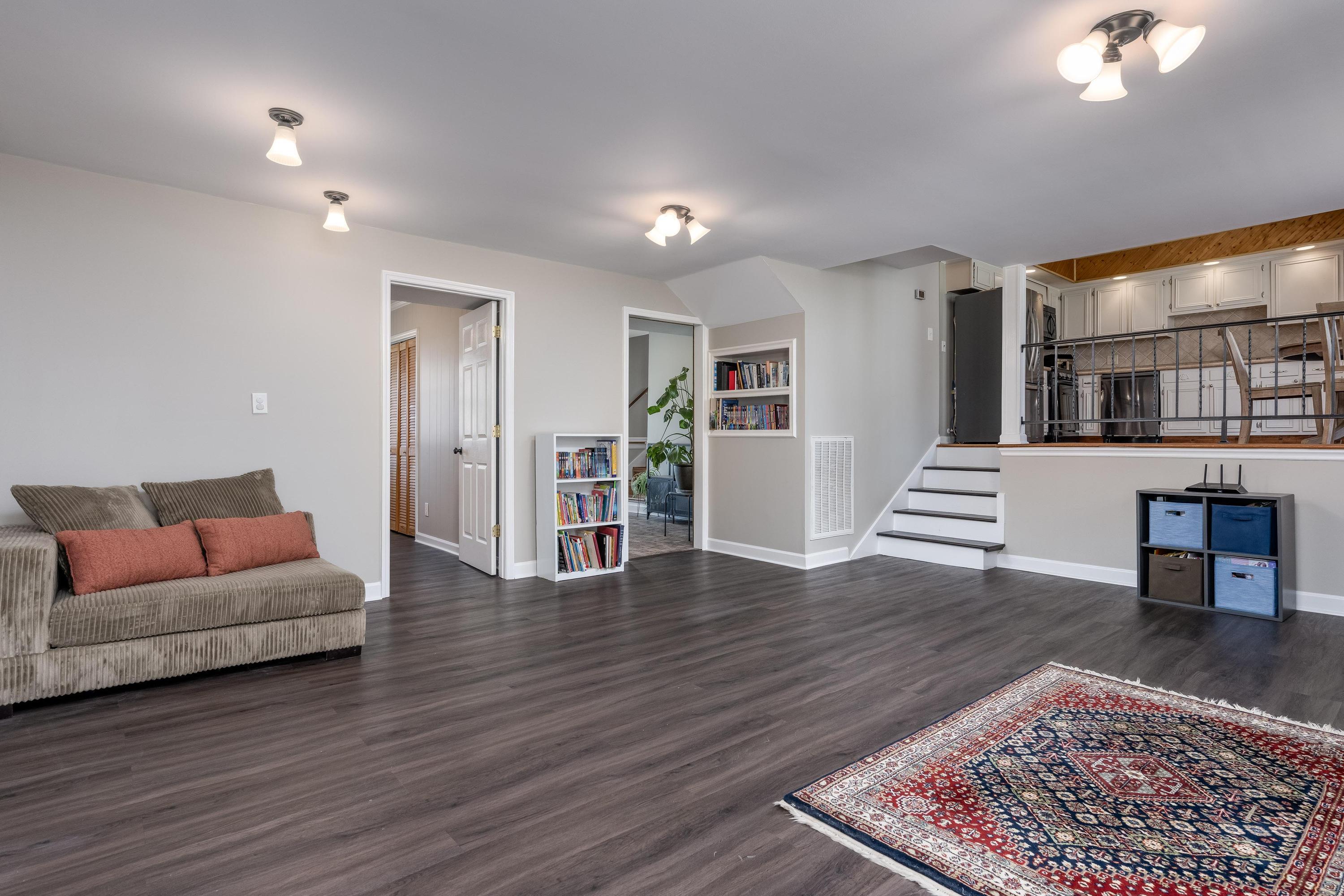4821 Woodland Circle