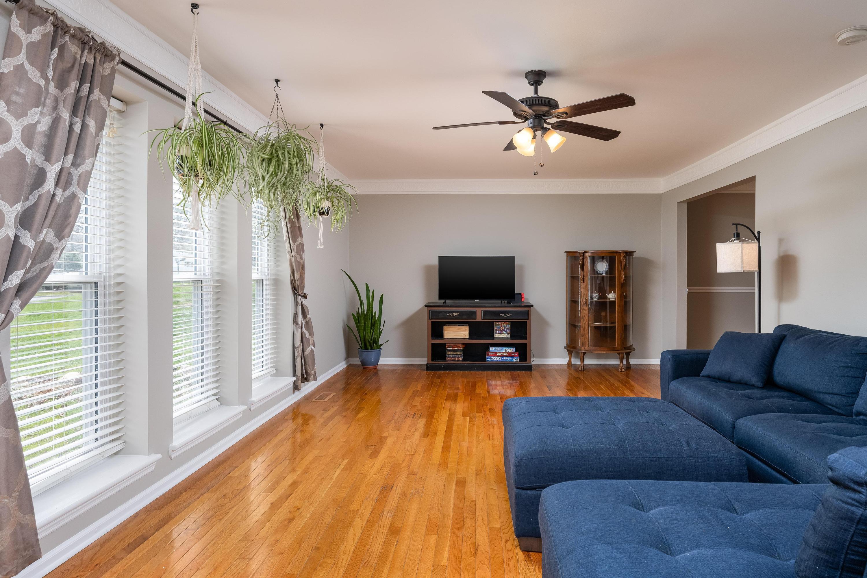 4821 Woodland Circle