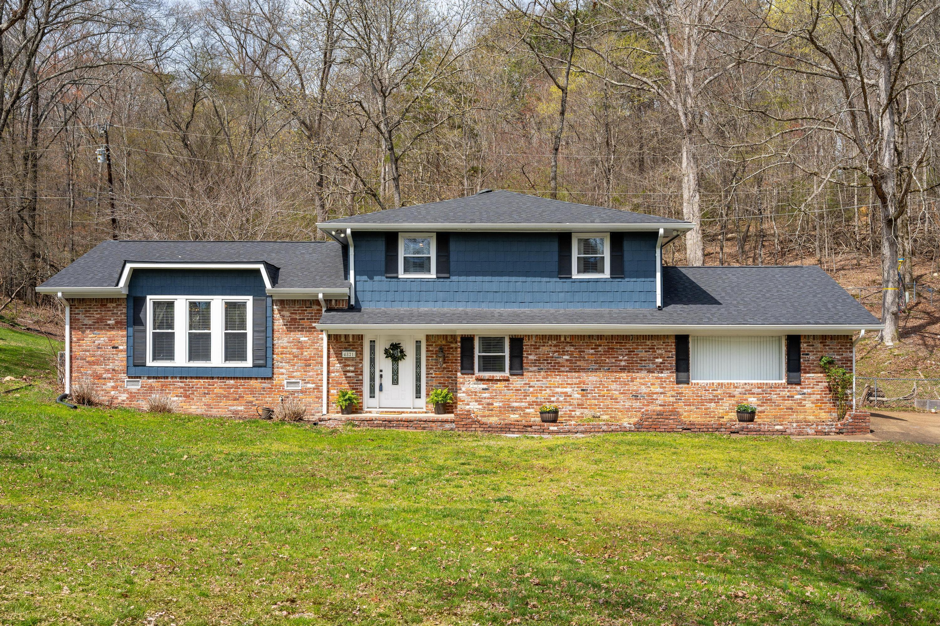4821 Woodland Circle