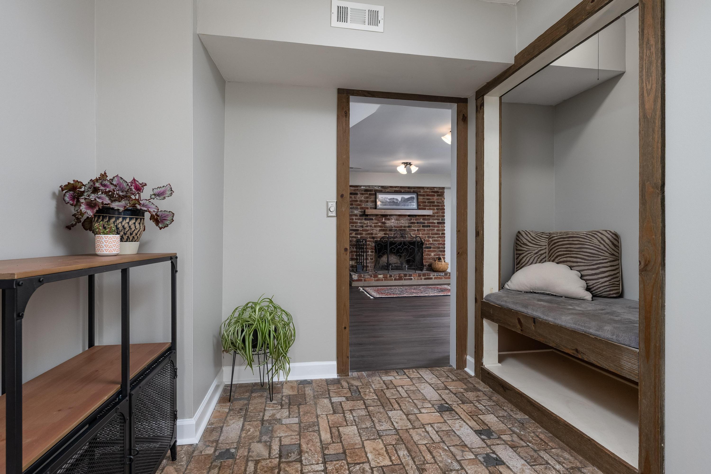 4821 Woodland Circle