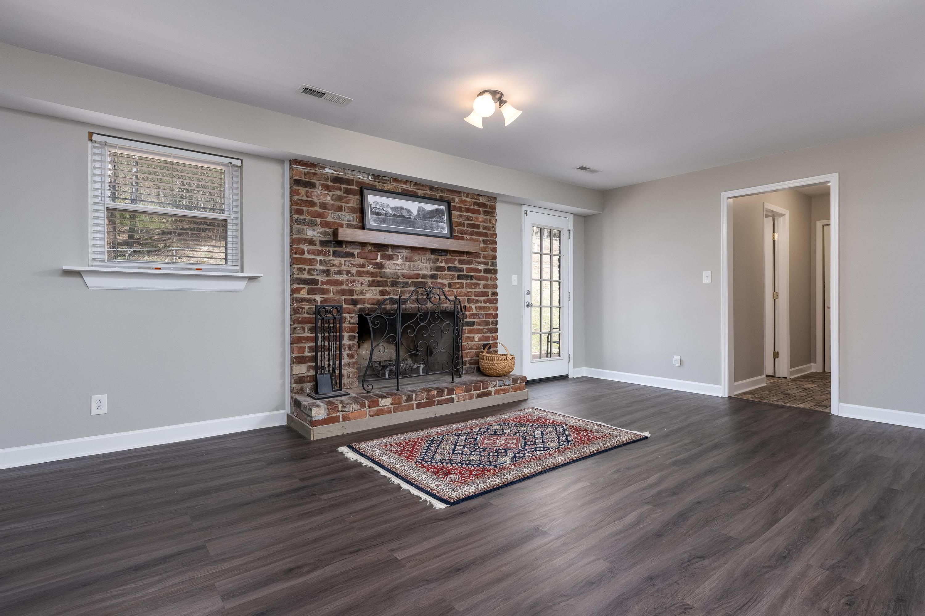 4821 Woodland Circle