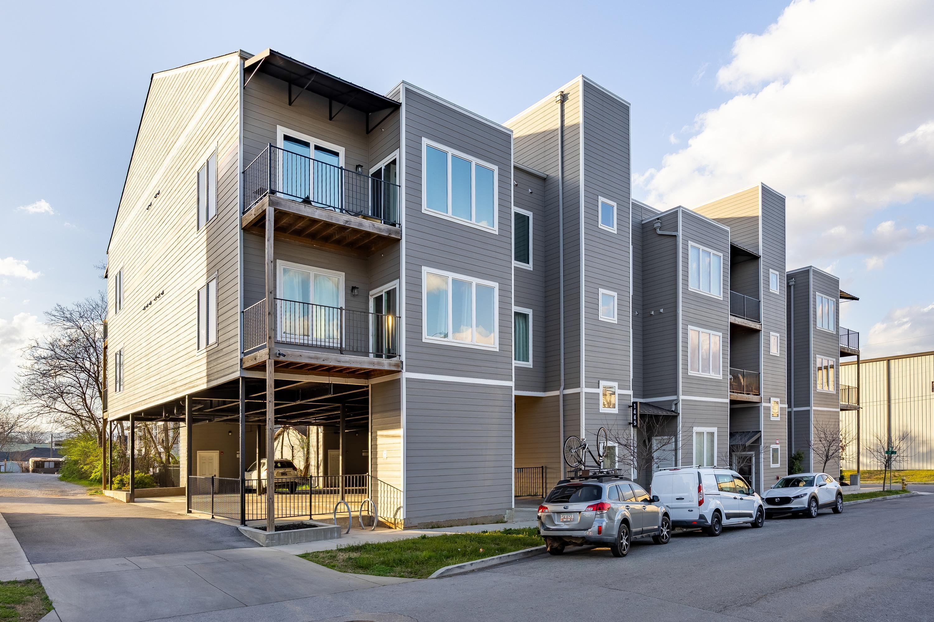 1445 Fagan Street, 305