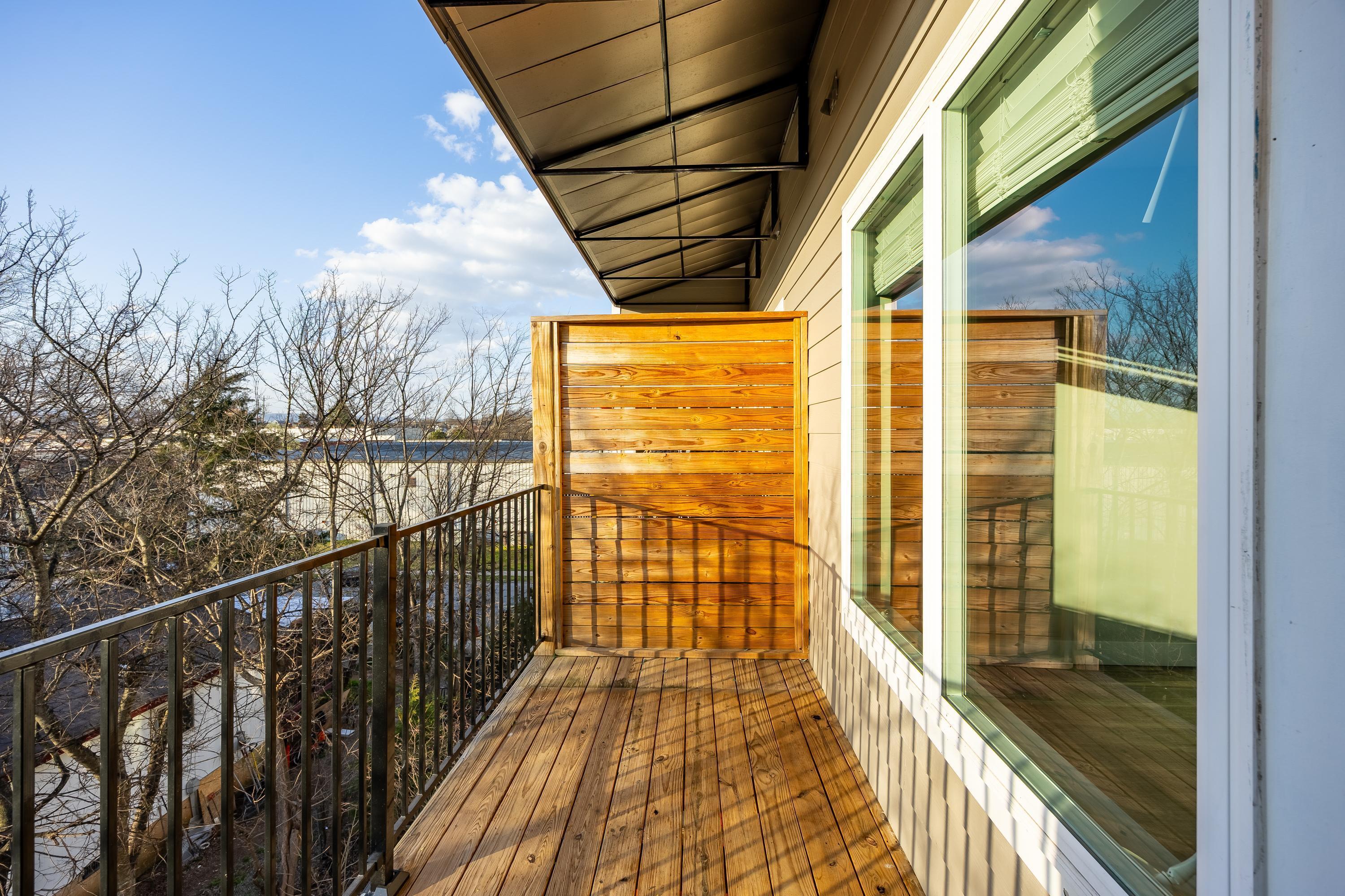 1445 Fagan Street, 305