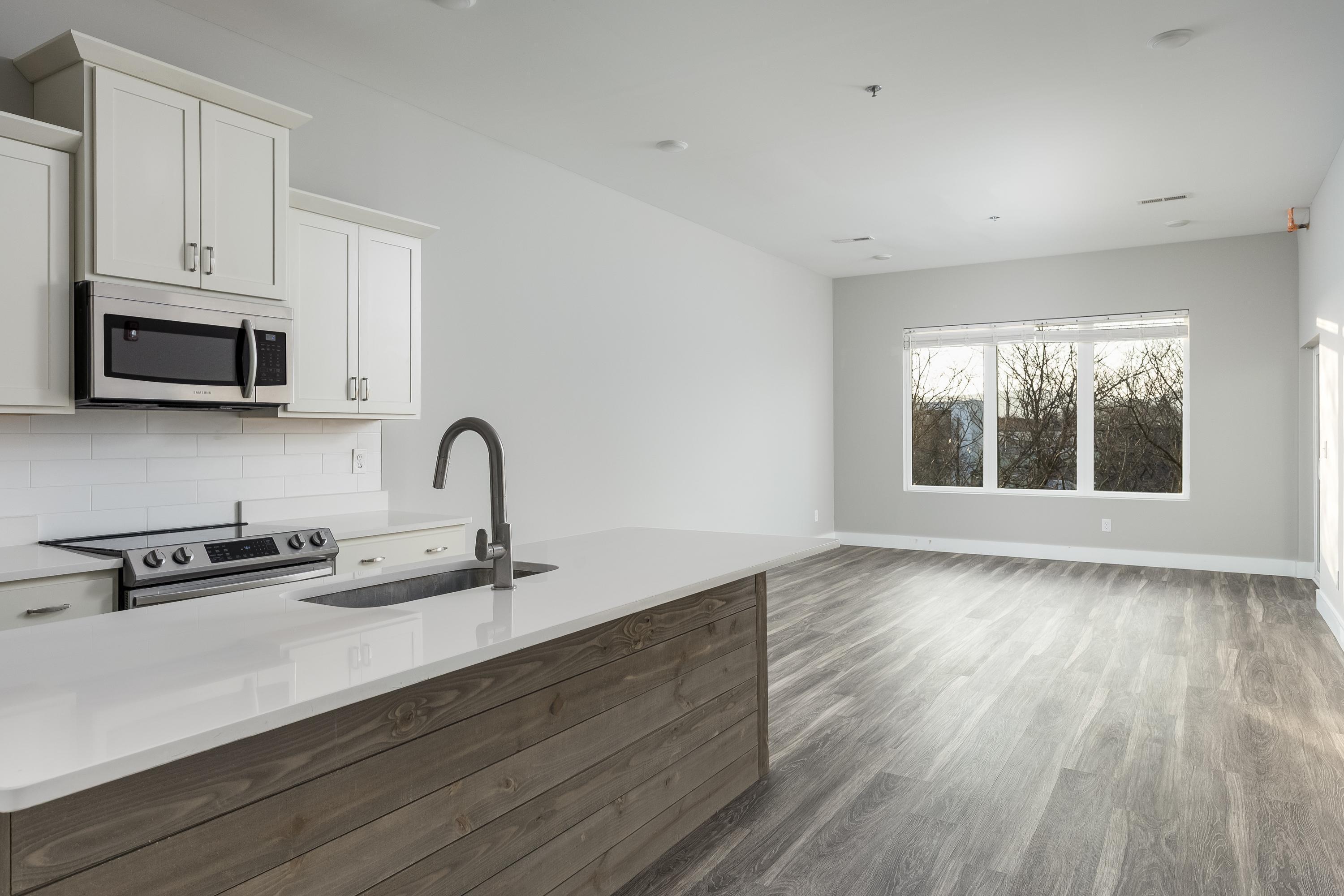 1445 Fagan Street, 305