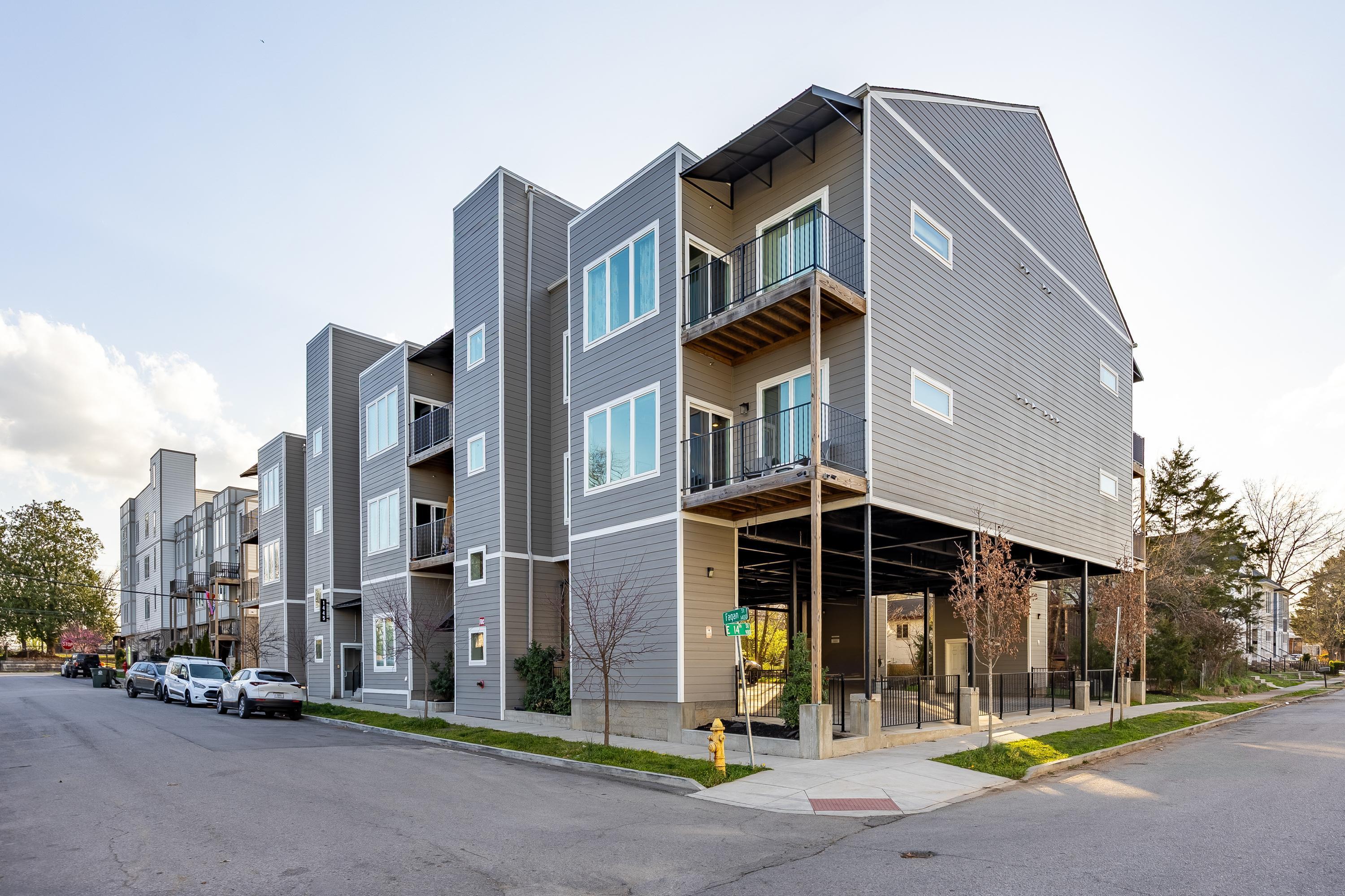 1445 Fagan Street, 305
