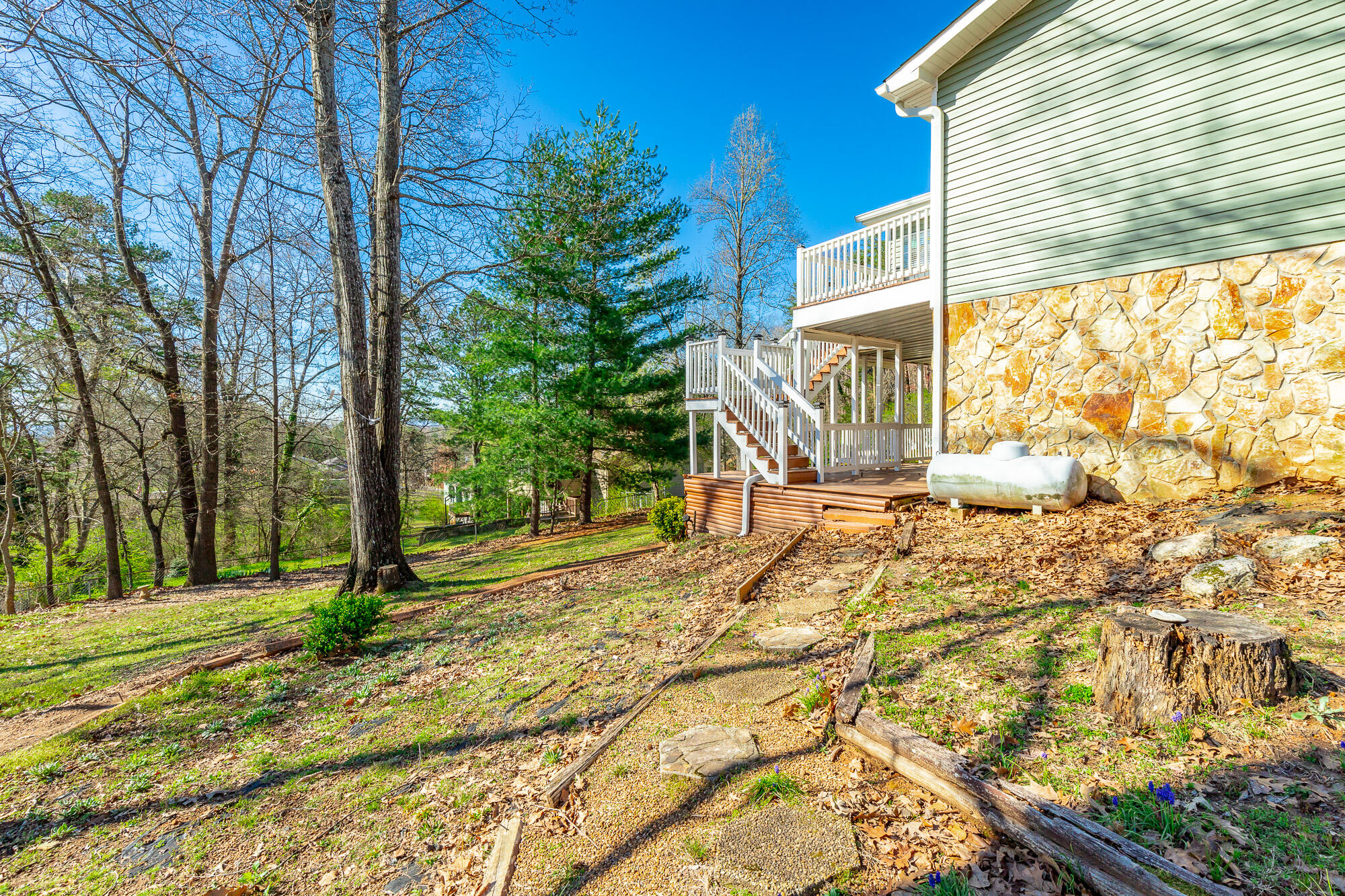 734 Crestridge Drive